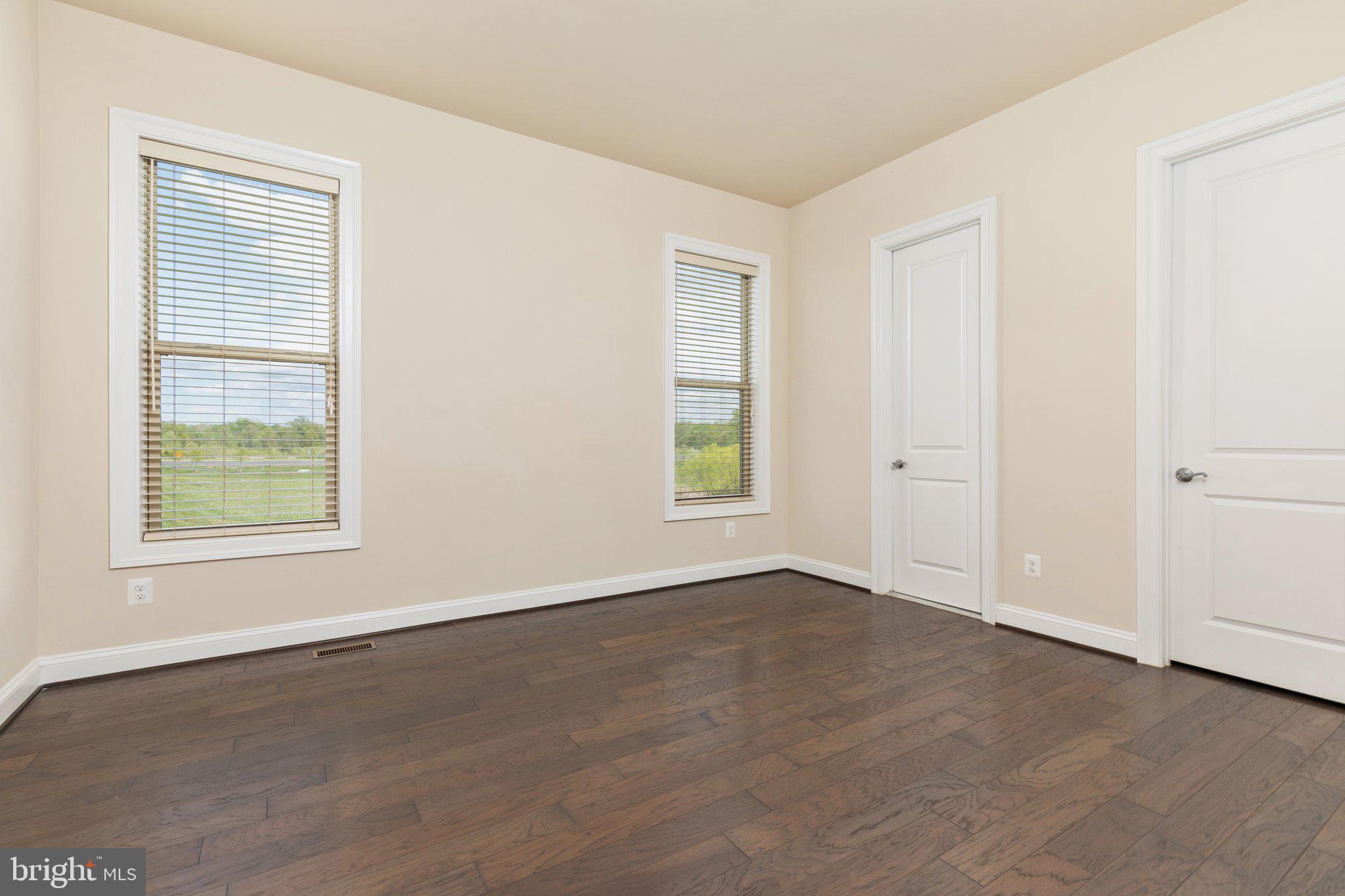 ONE LOUDOUN LAND BAY B - Residential Lease