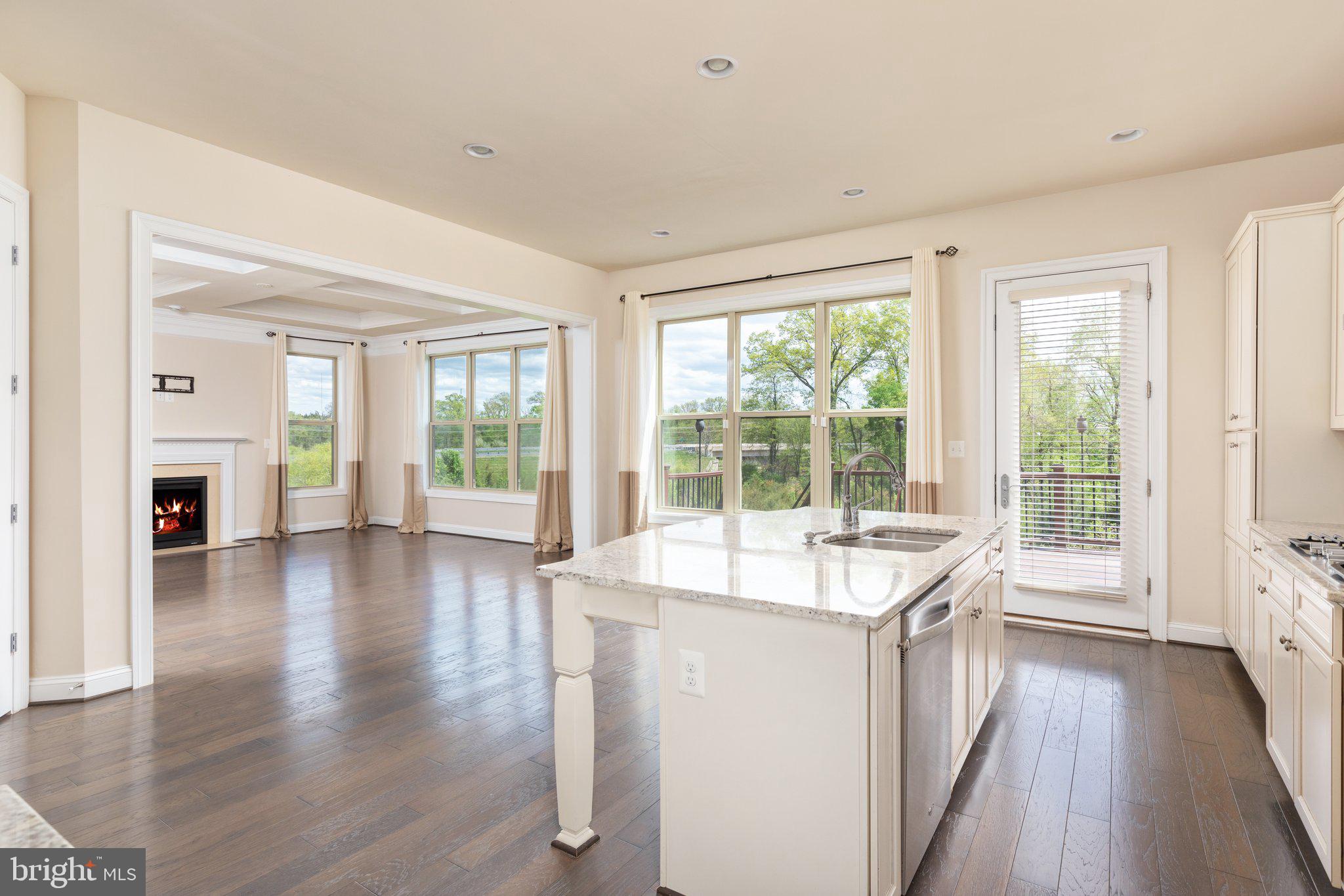 ONE LOUDOUN LAND BAY B - Residential Lease