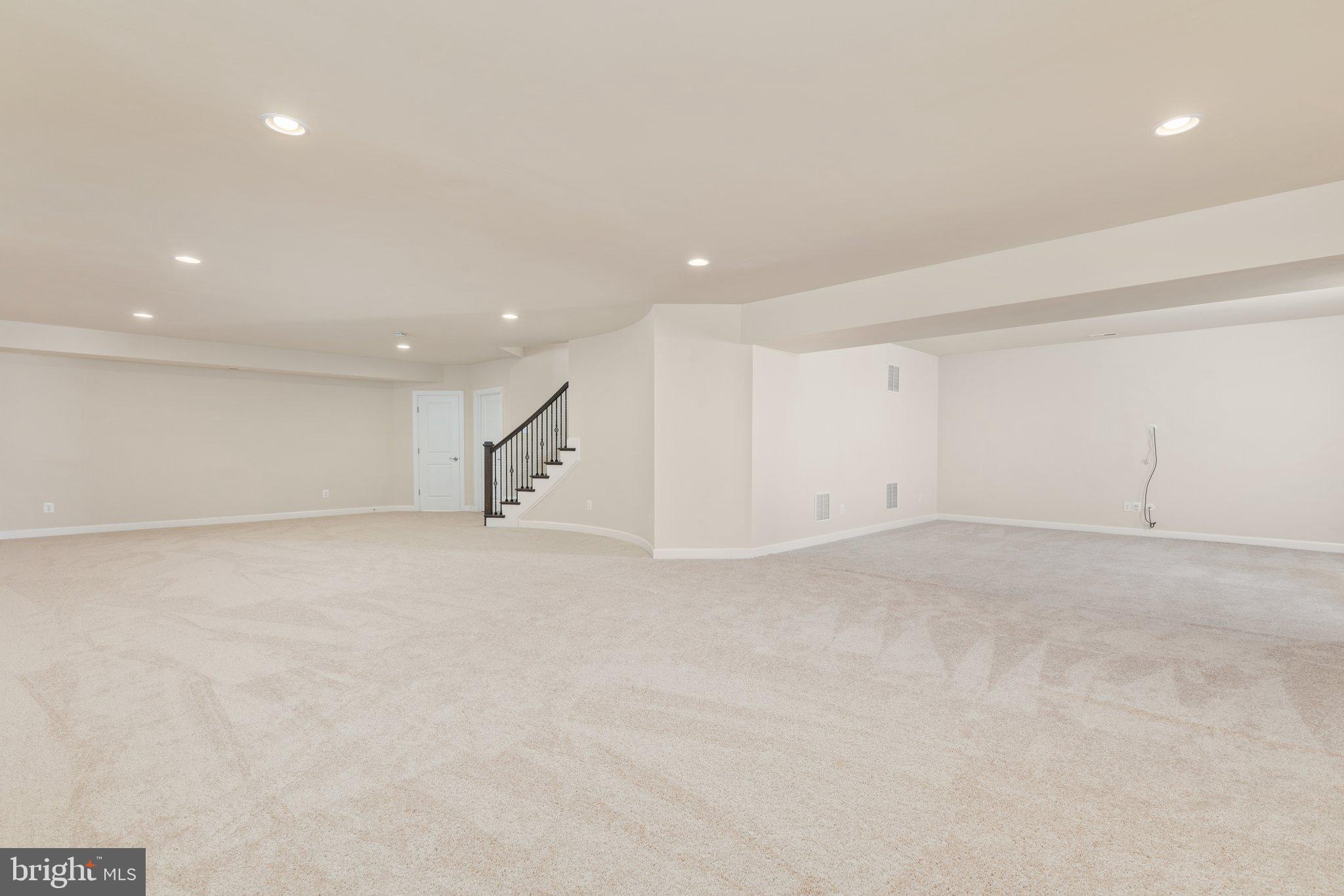 ONE LOUDOUN LAND BAY B - Residential Lease