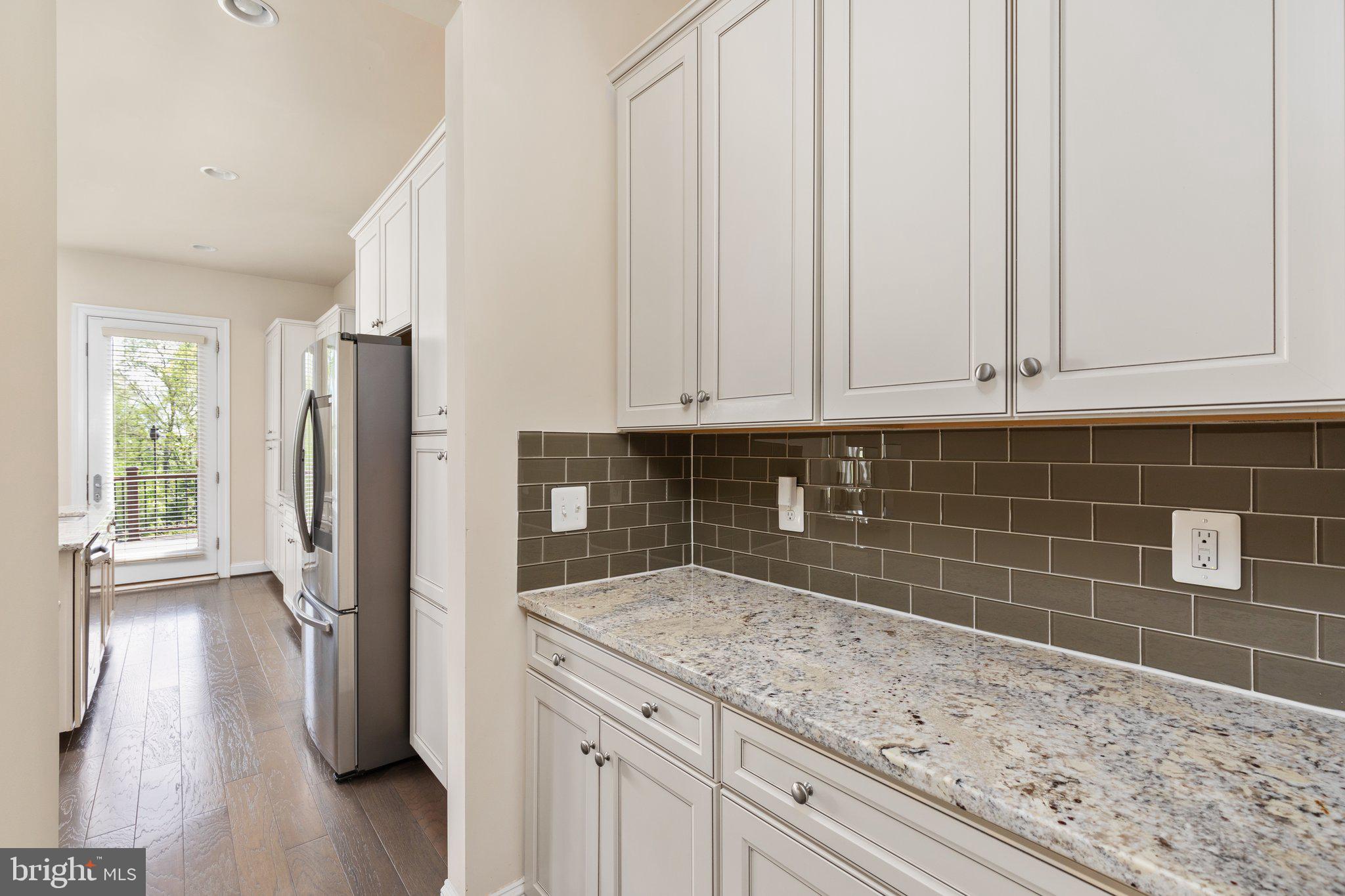 ONE LOUDOUN LAND BAY B - Residential Lease