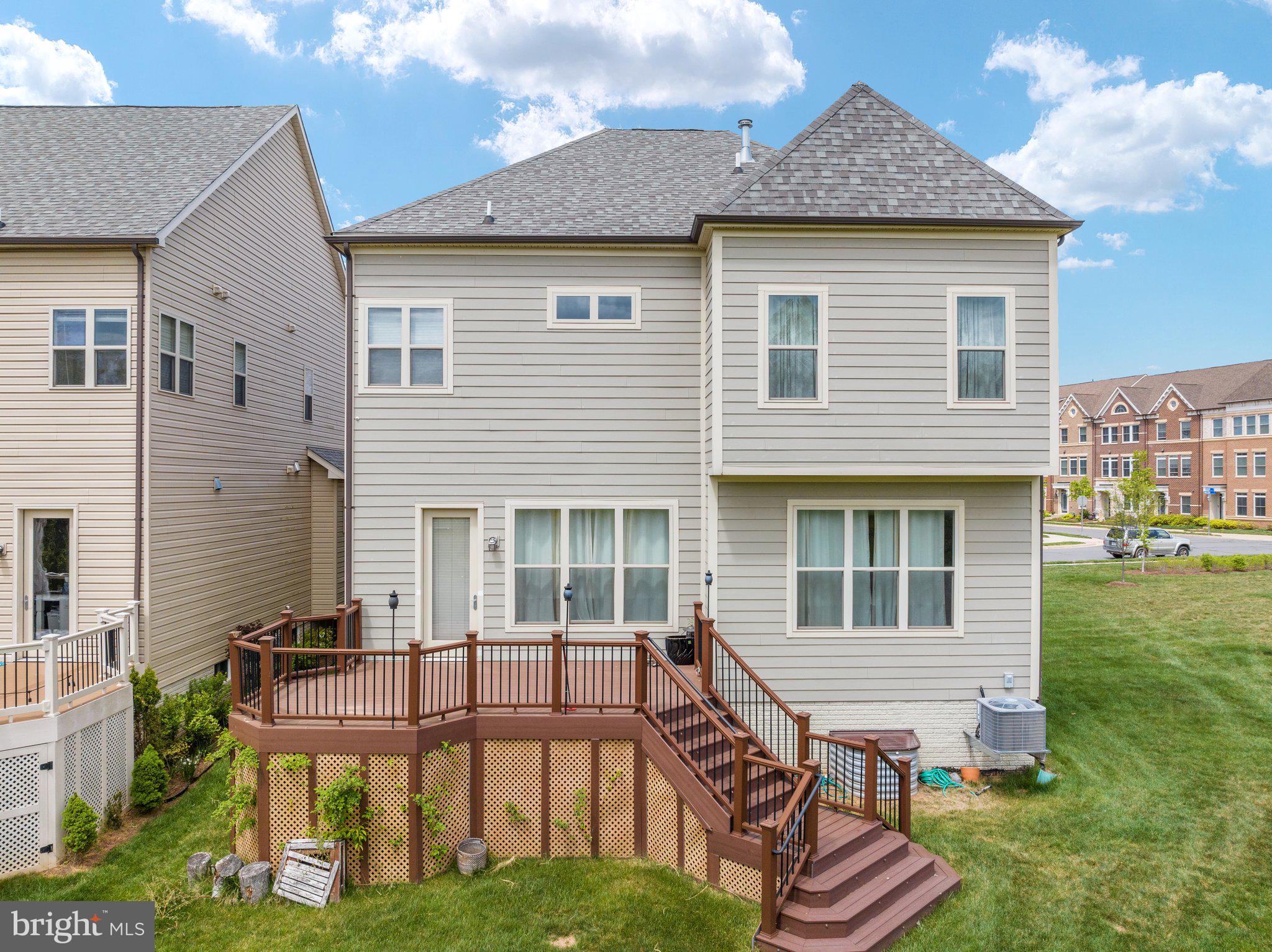 ONE LOUDOUN LAND BAY B - Residential Lease