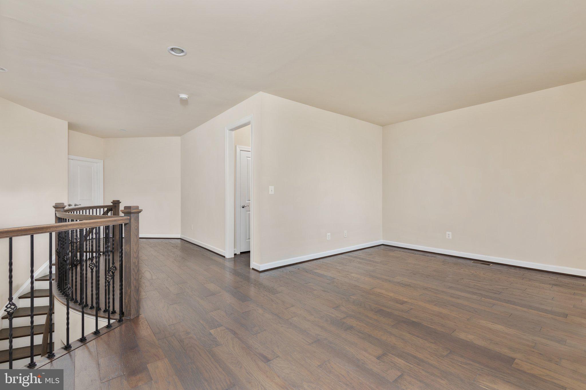 ONE LOUDOUN LAND BAY B - Residential Lease