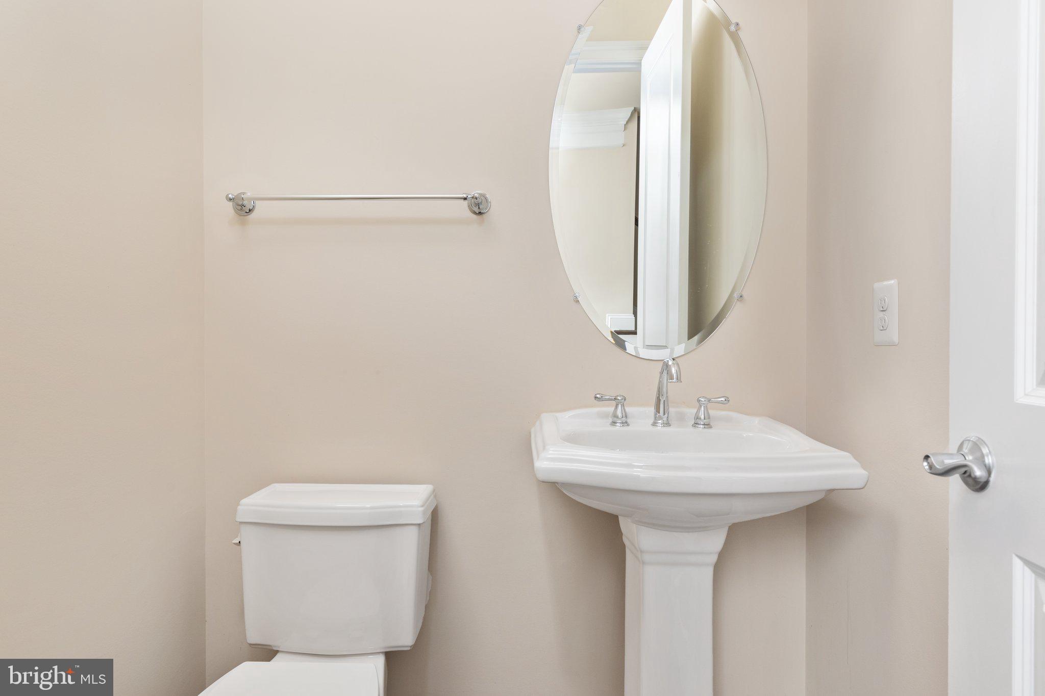 ONE LOUDOUN LAND BAY B - Residential Lease