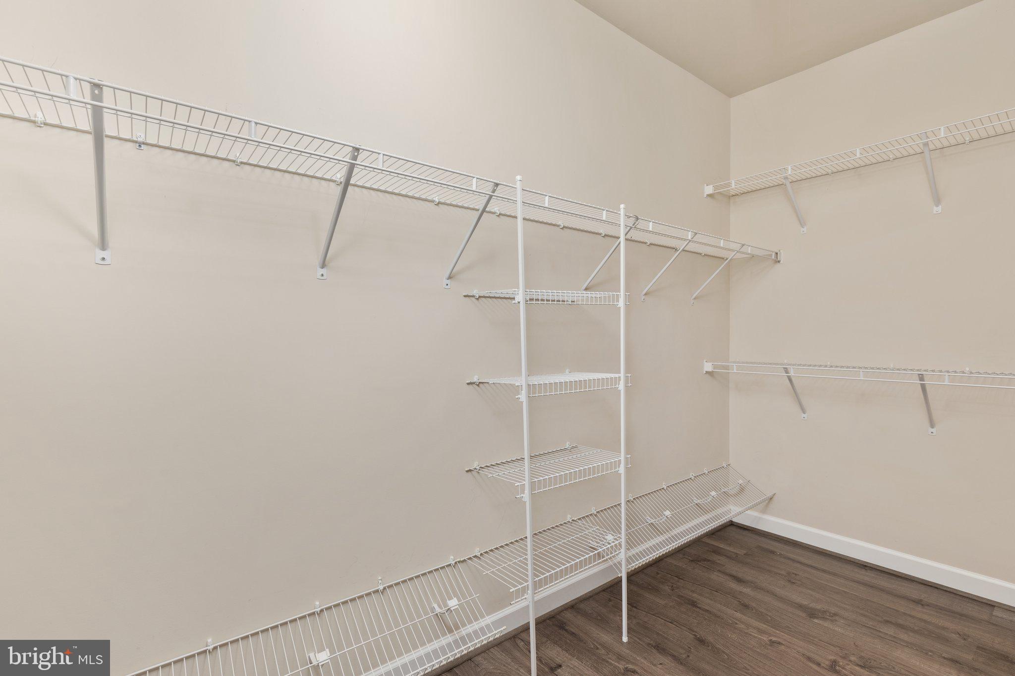 ONE LOUDOUN LAND BAY B - Residential Lease