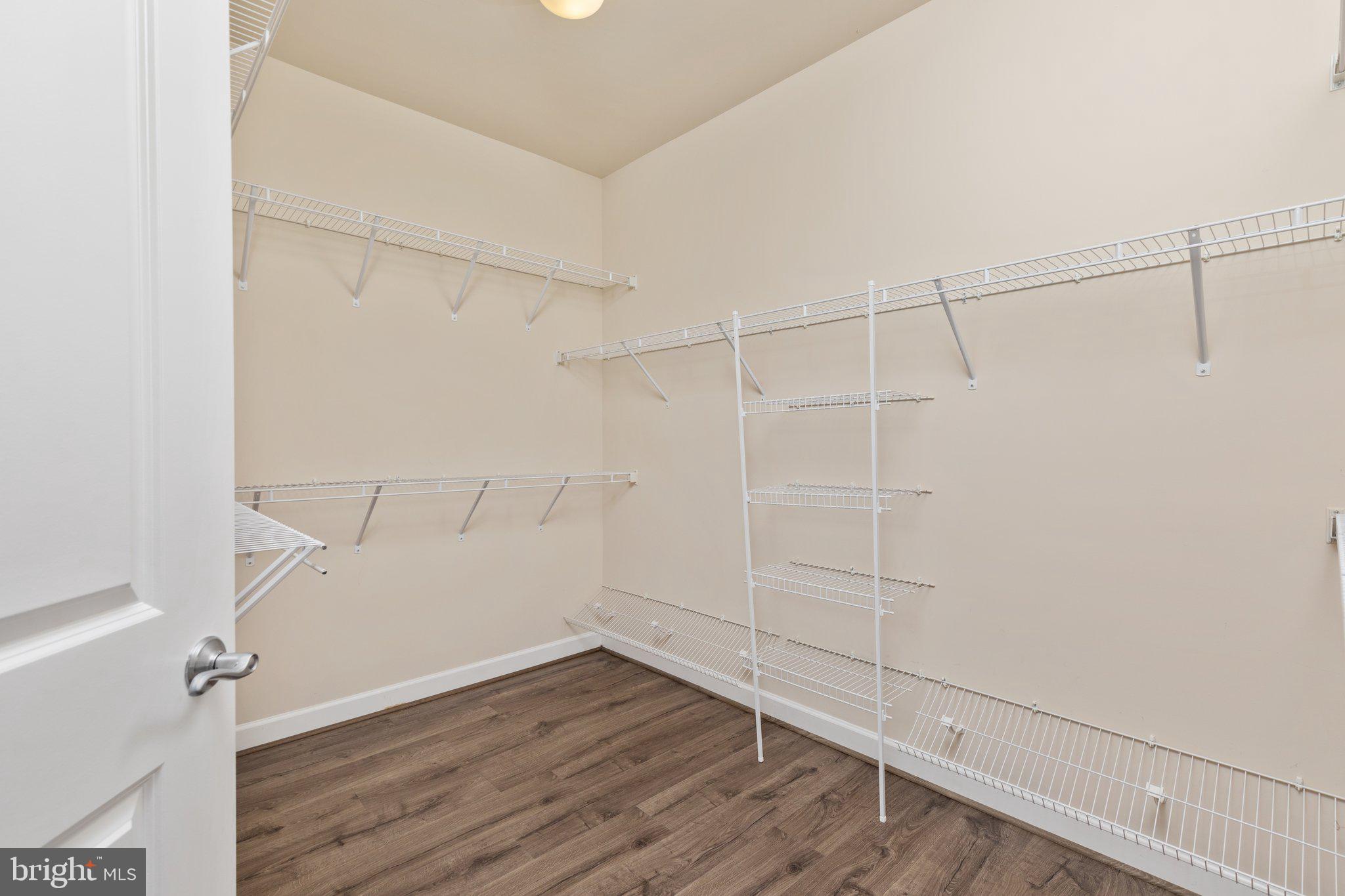 ONE LOUDOUN LAND BAY B - Residential Lease