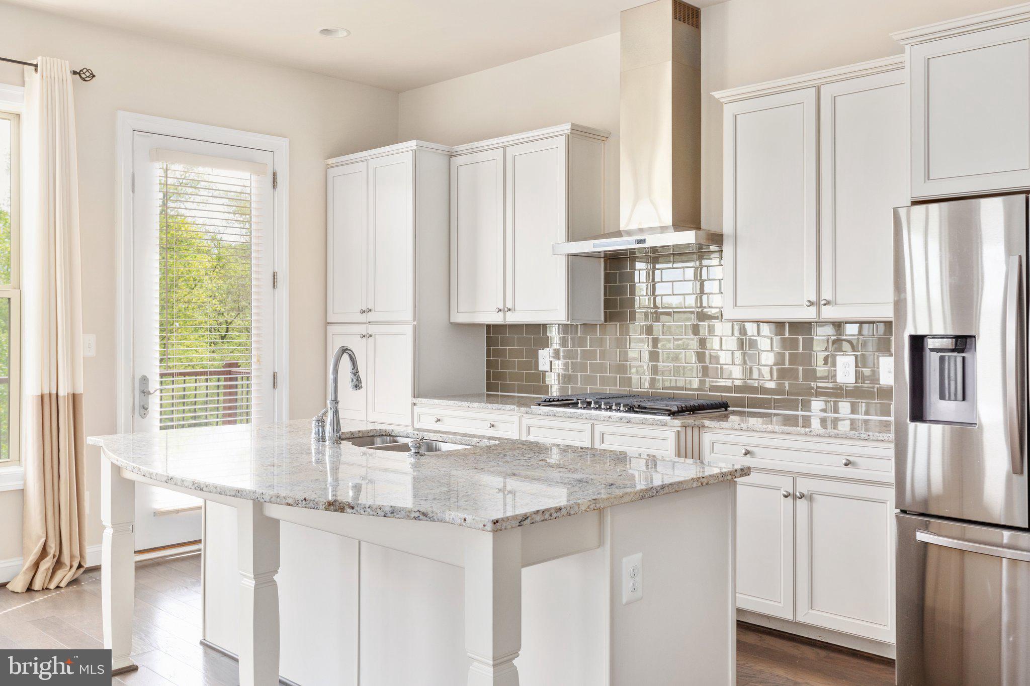 ONE LOUDOUN LAND BAY B - Residential Lease