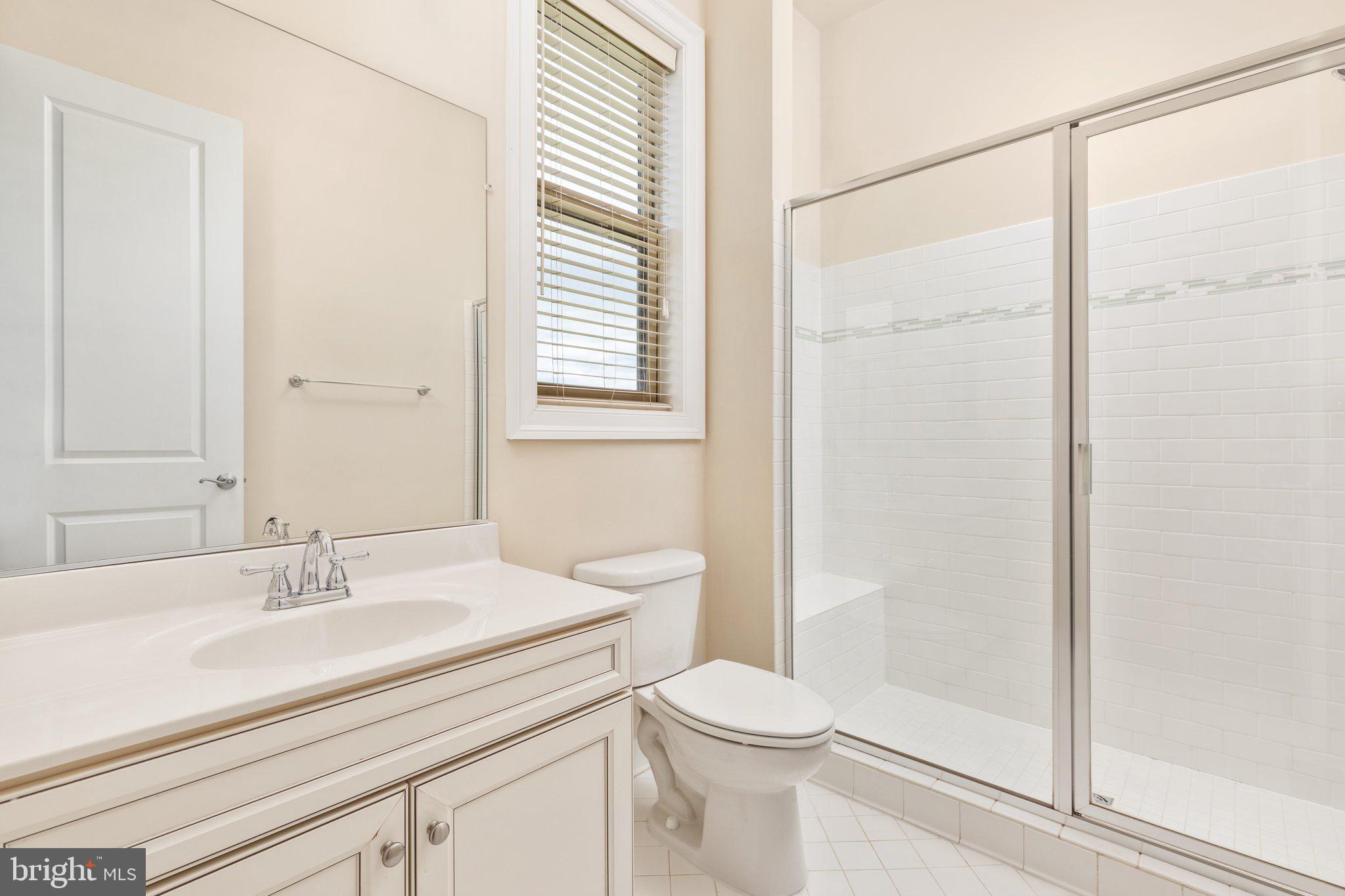 ONE LOUDOUN LAND BAY B - Residential Lease