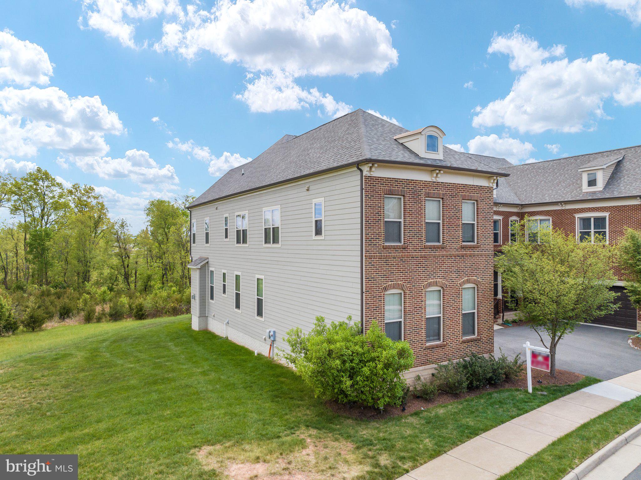 ONE LOUDOUN LAND BAY B - Residential Lease