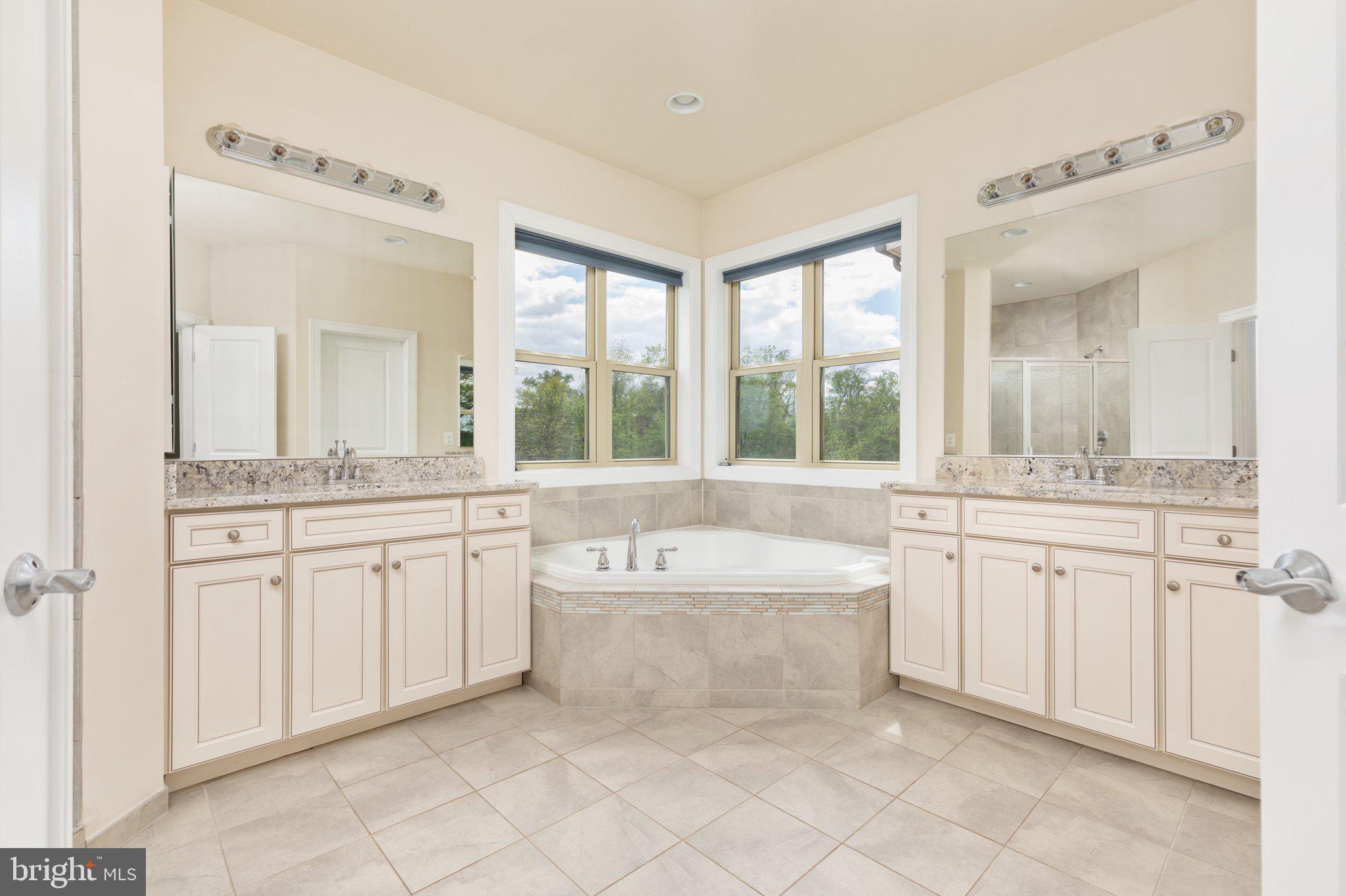 ONE LOUDOUN LAND BAY B - Residential Lease