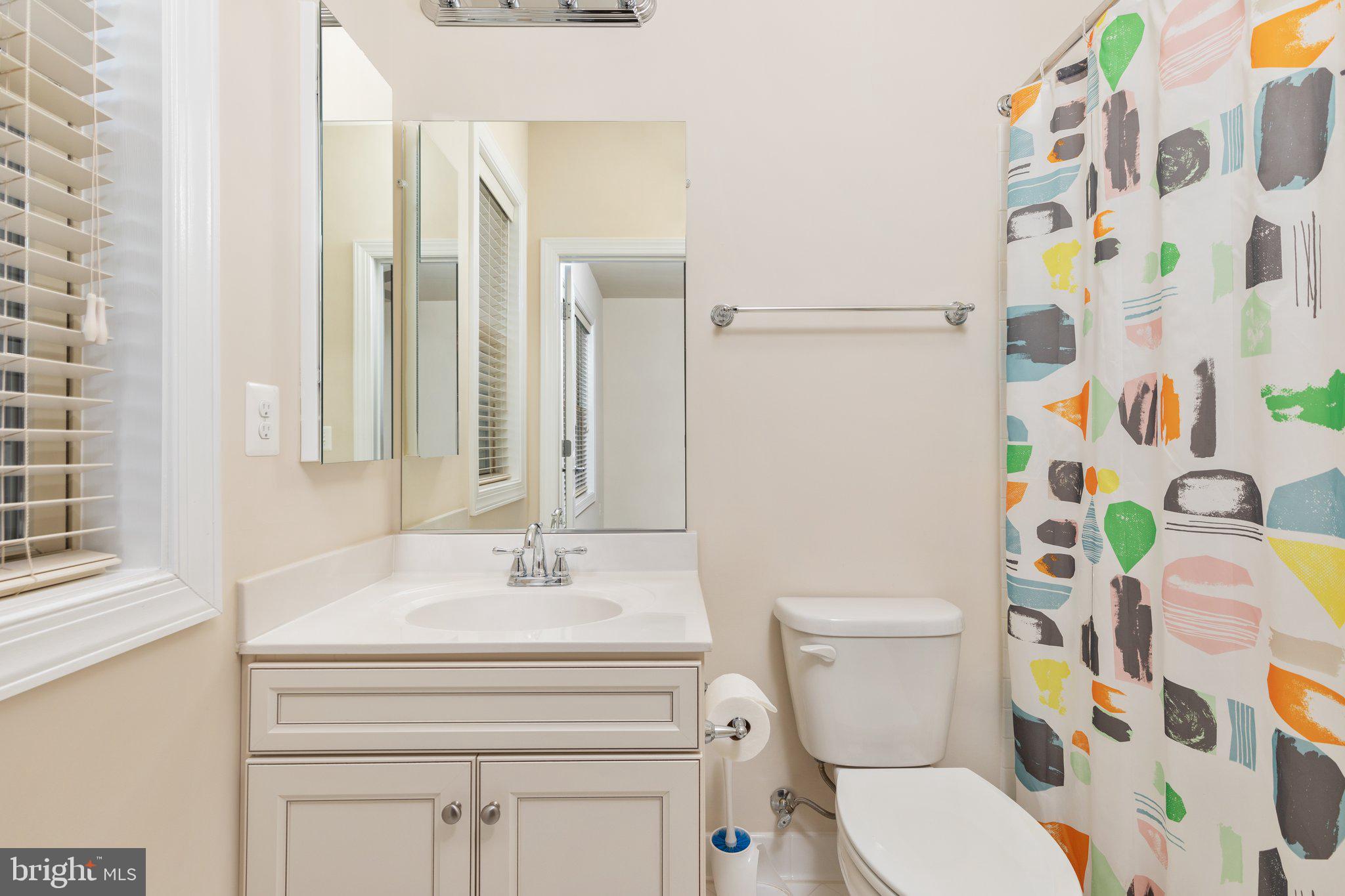 ONE LOUDOUN LAND BAY B - Residential Lease