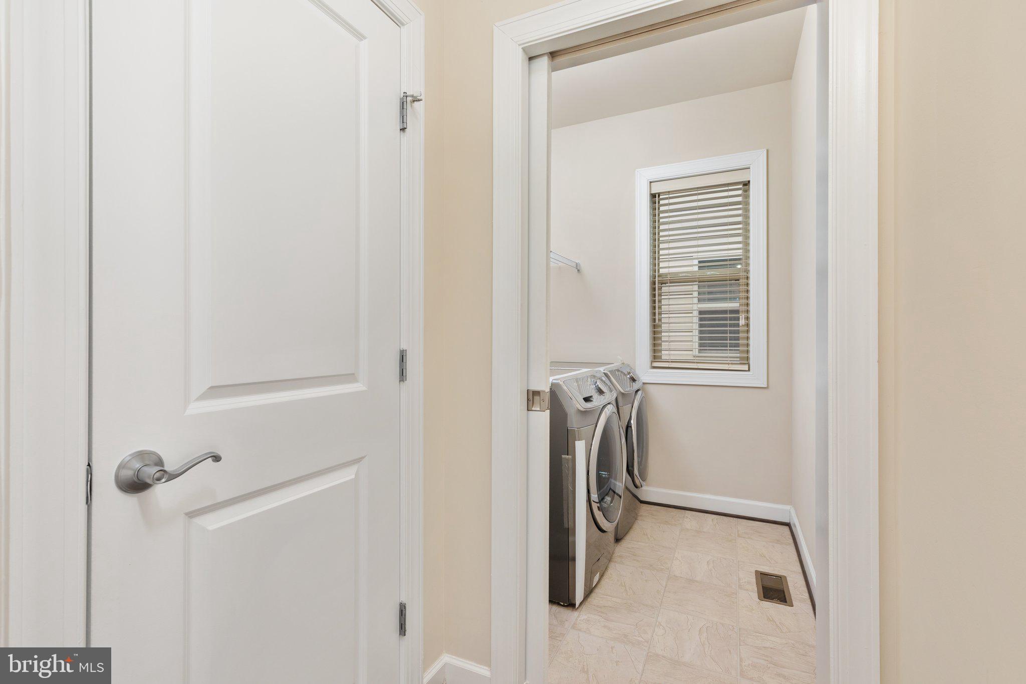 ONE LOUDOUN LAND BAY B - Residential Lease