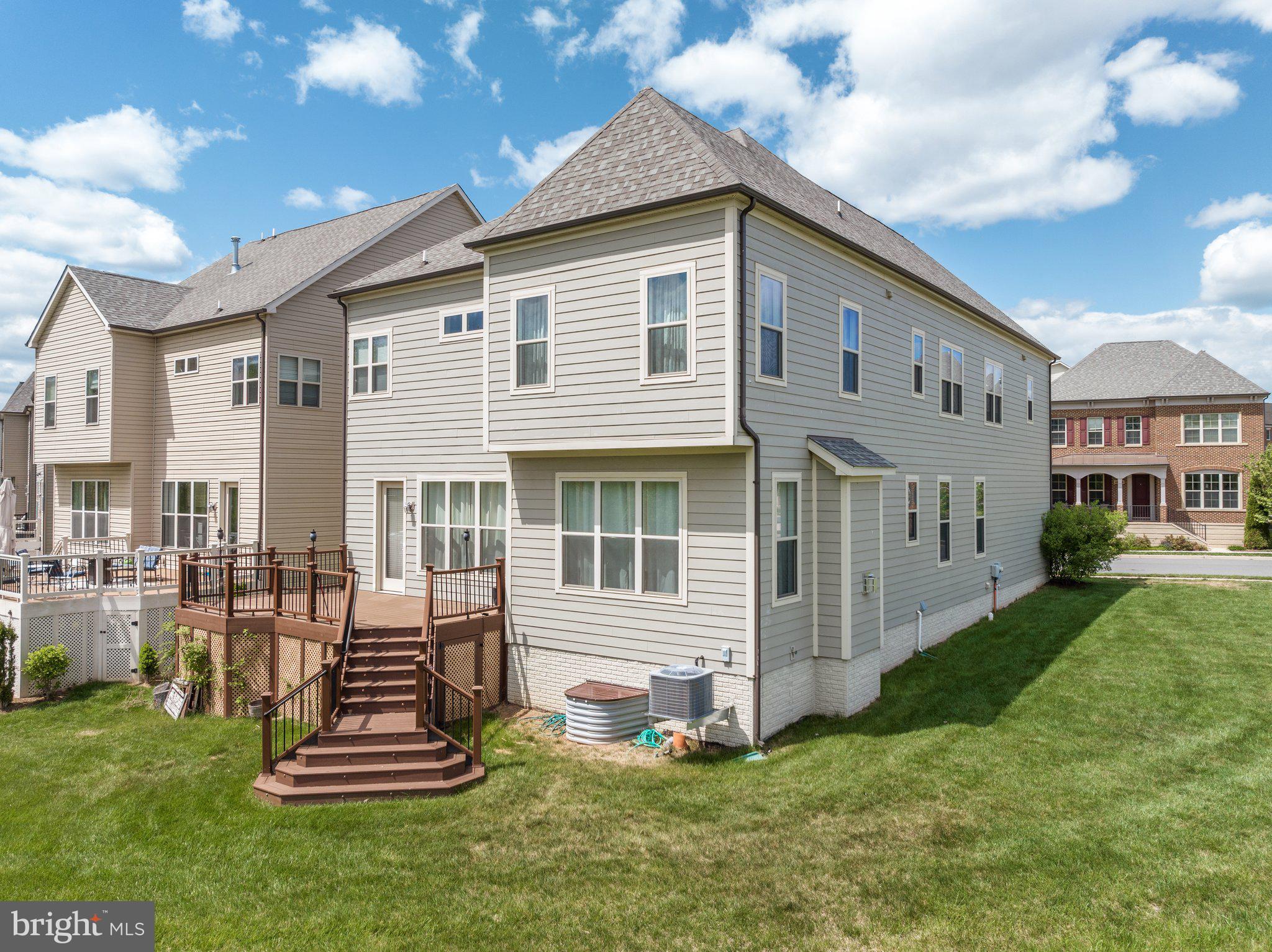 ONE LOUDOUN LAND BAY B - Residential Lease