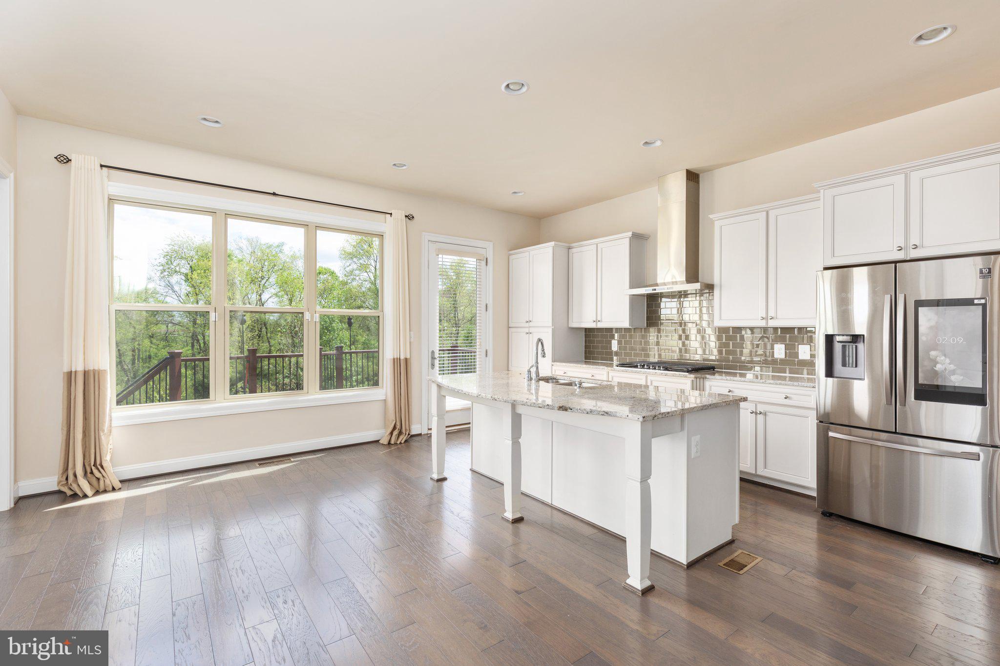 ONE LOUDOUN LAND BAY B - Residential Lease