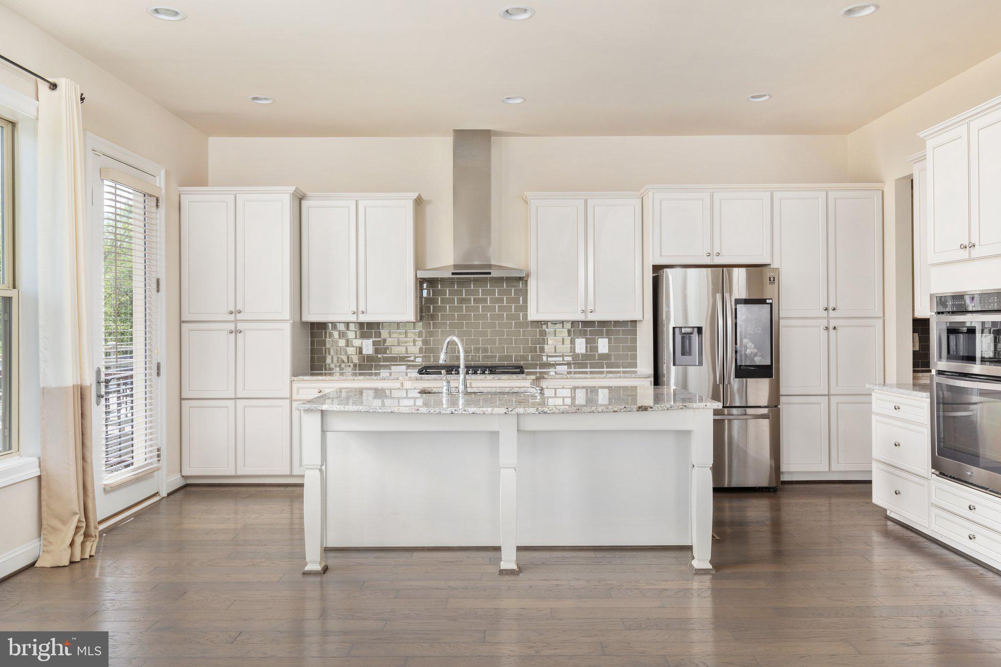 ONE LOUDOUN LAND BAY B - Residential Lease