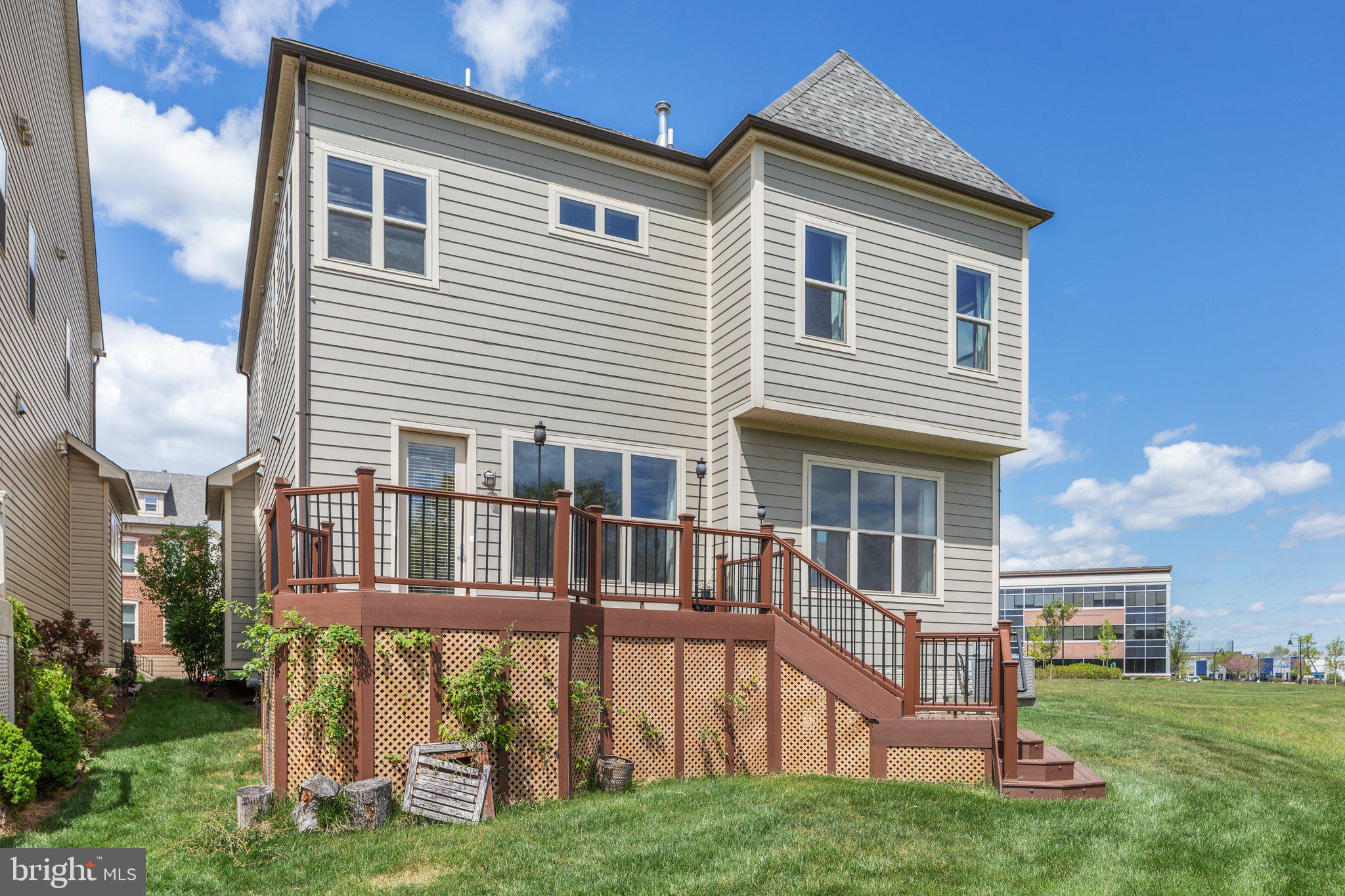 ONE LOUDOUN LAND BAY B - Residential Lease
