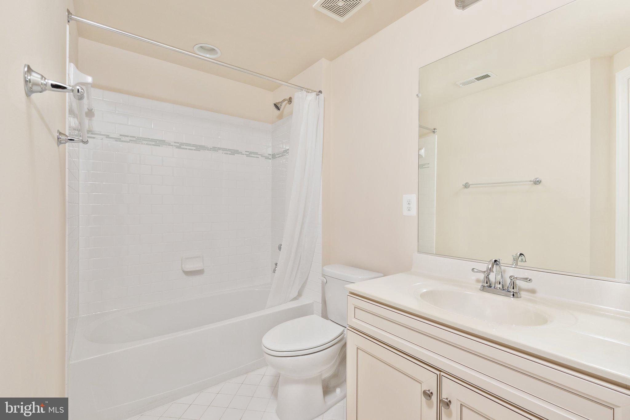 ONE LOUDOUN LAND BAY B - Residential Lease