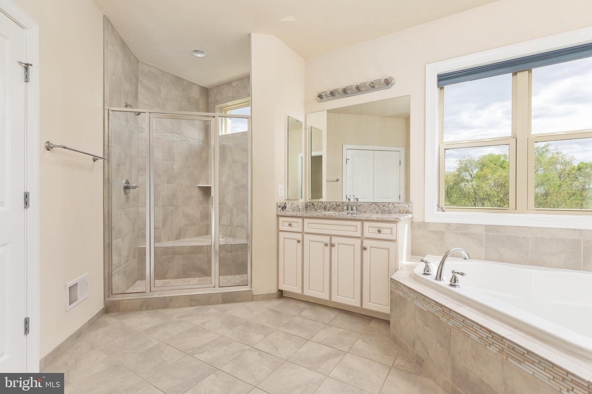 ONE LOUDOUN LAND BAY B - Residential Lease