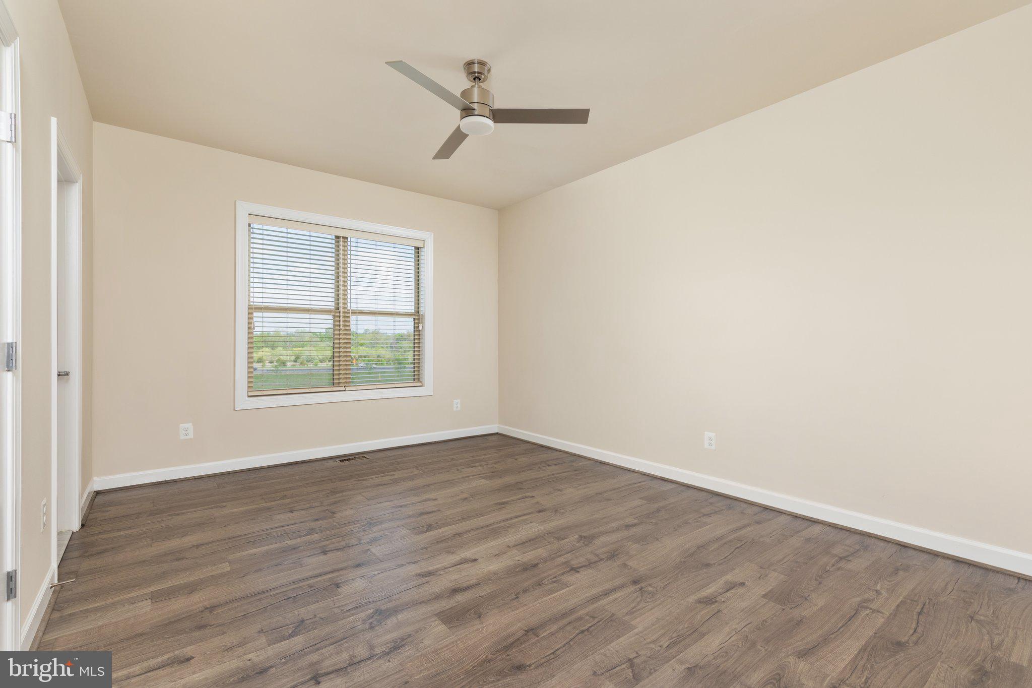 ONE LOUDOUN LAND BAY B - Residential Lease