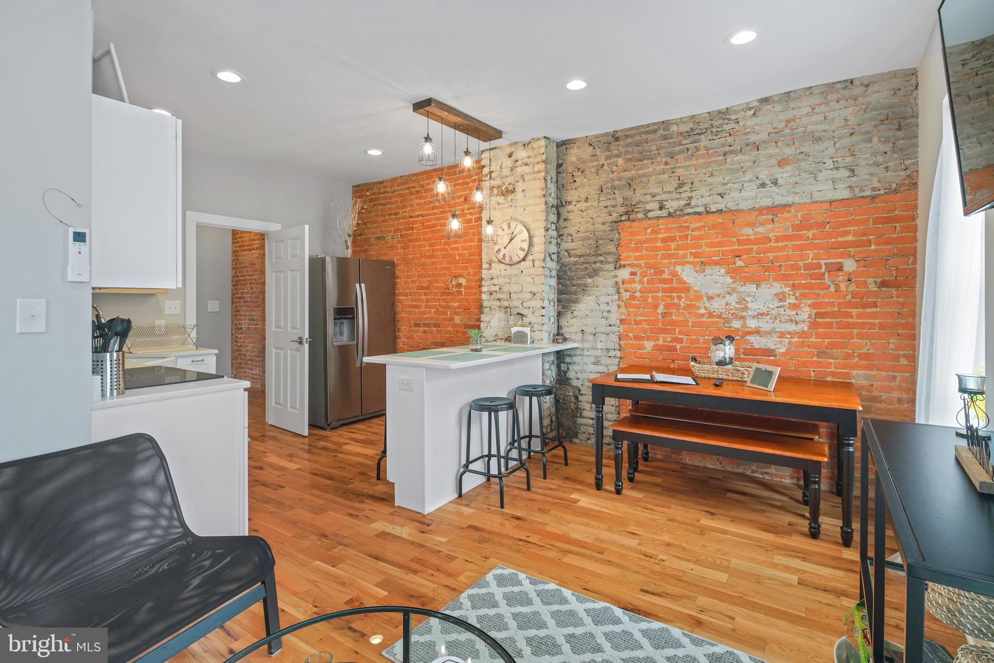 2049 E HAGERT STREET UPPER
