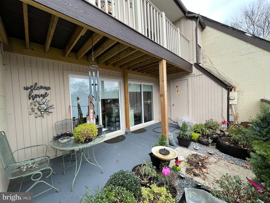 Very Nice Condominium , sold as is . Great location just off Rte 1, Short Distance to Fort Belvoir, Mt Vernon, Old Town Alexandria, . Owner To Find Home Of Choice !