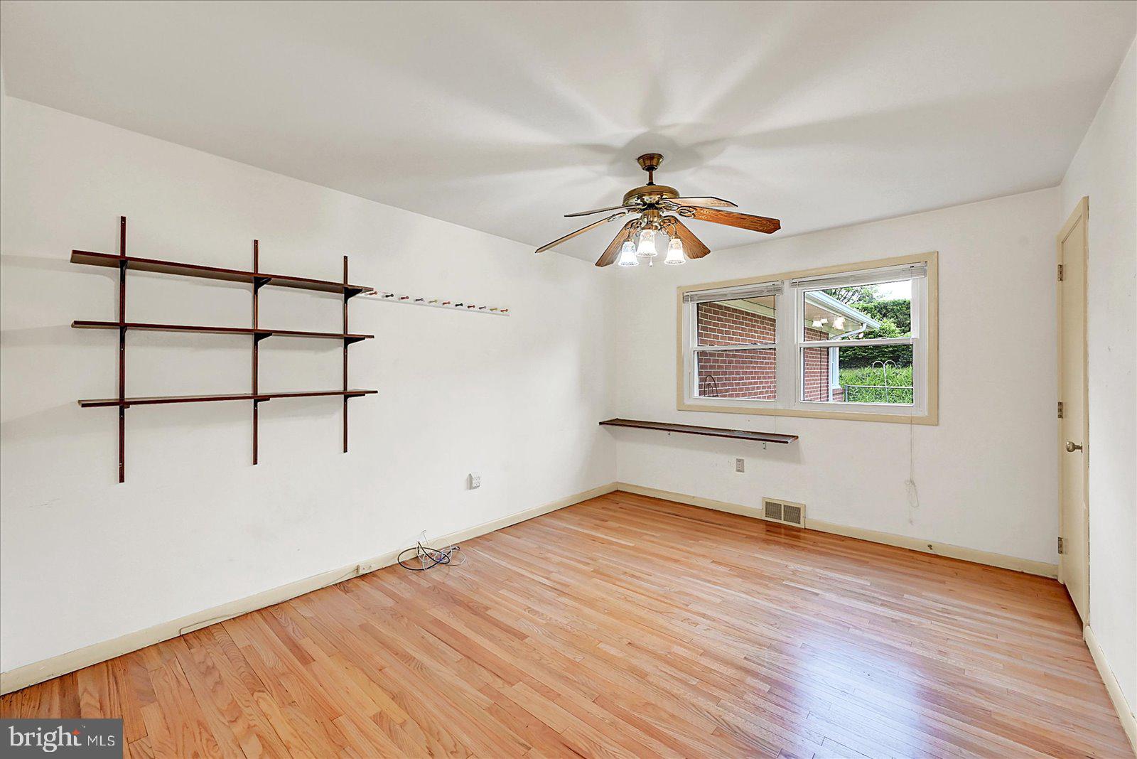 STRATHCONA HILLS - Residential