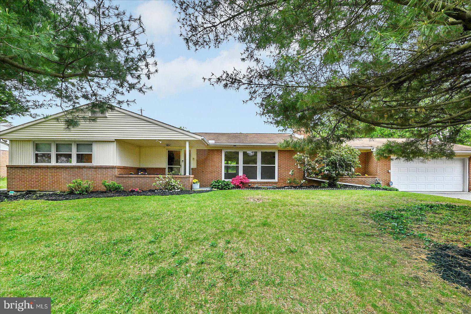 STRATHCONA HILLS - Residential