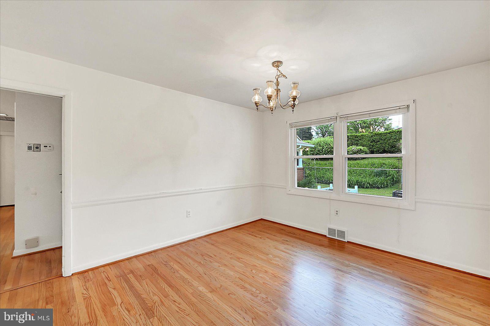 STRATHCONA HILLS - Residential