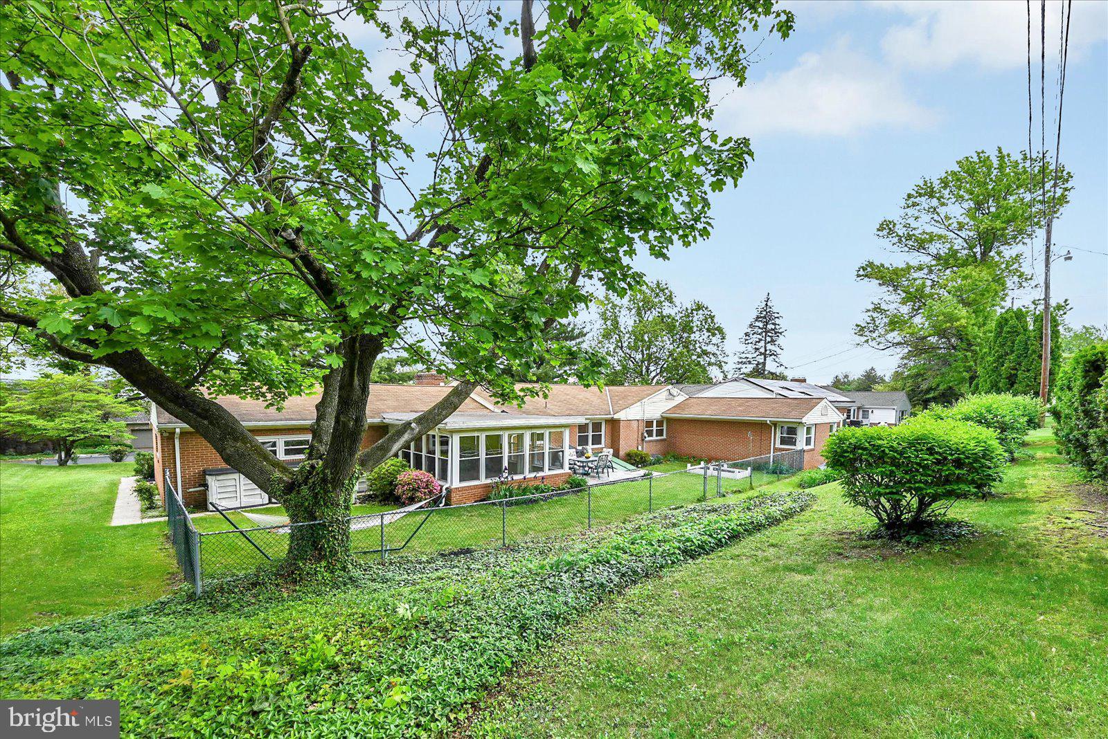 STRATHCONA HILLS - Residential