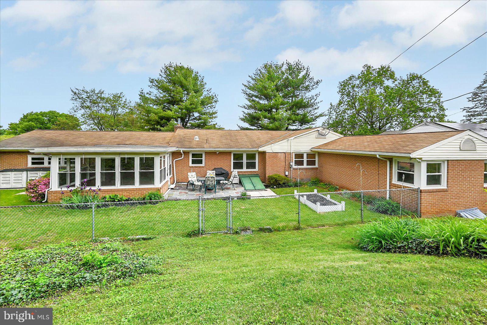 STRATHCONA HILLS - Residential