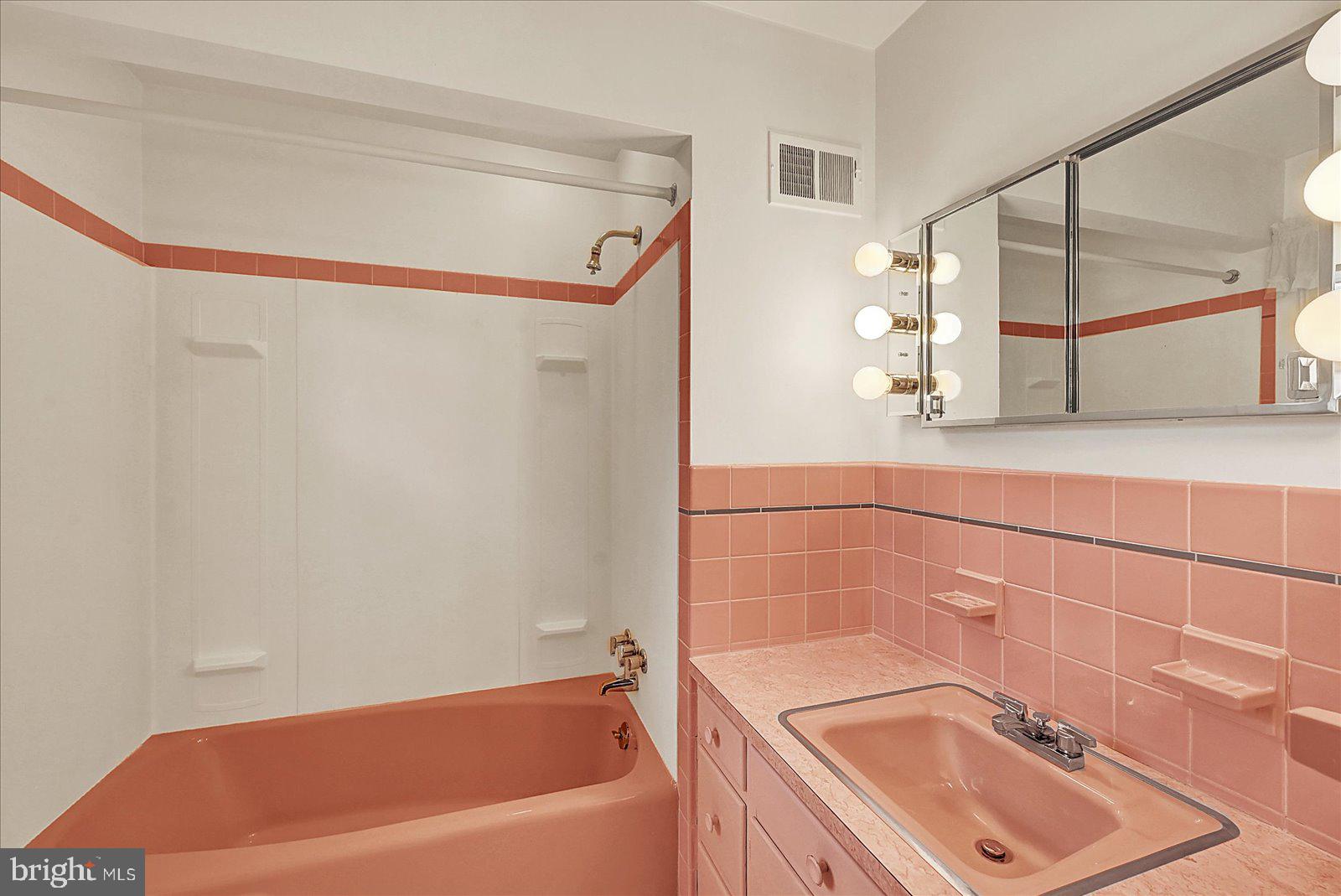 STRATHCONA HILLS - Residential