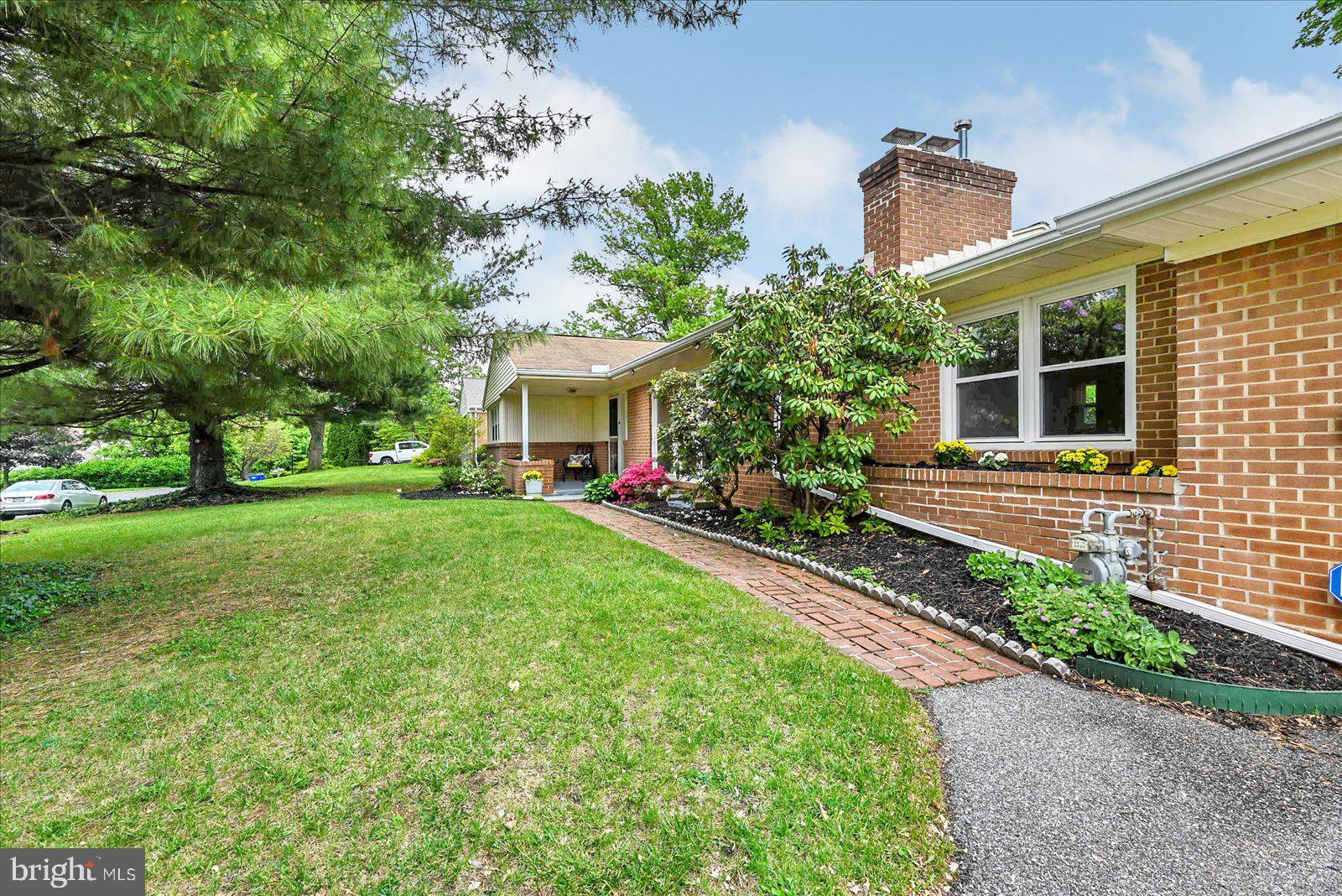 STRATHCONA HILLS - Residential