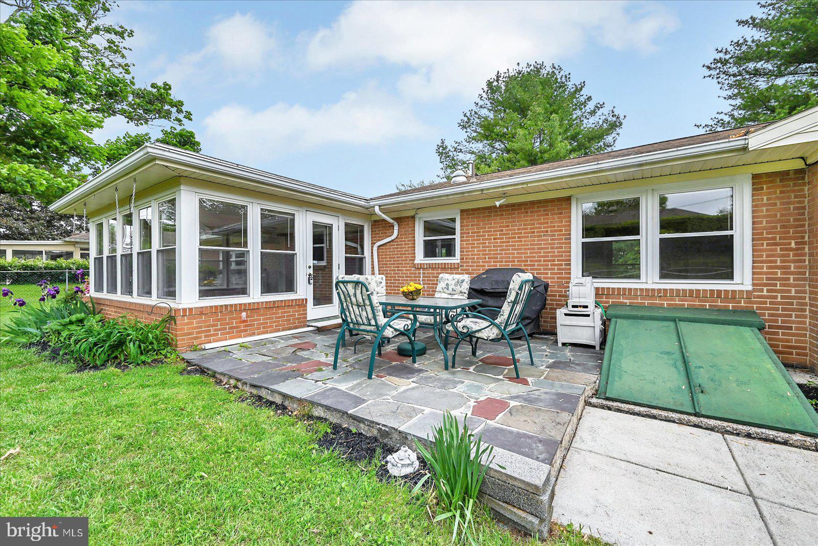 STRATHCONA HILLS - Residential