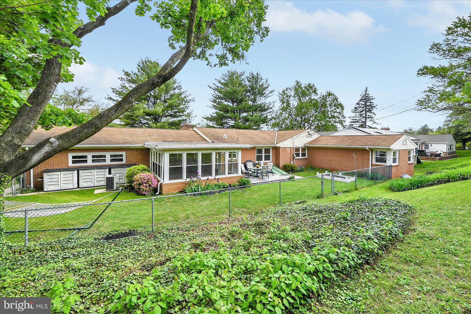 STRATHCONA HILLS - Residential