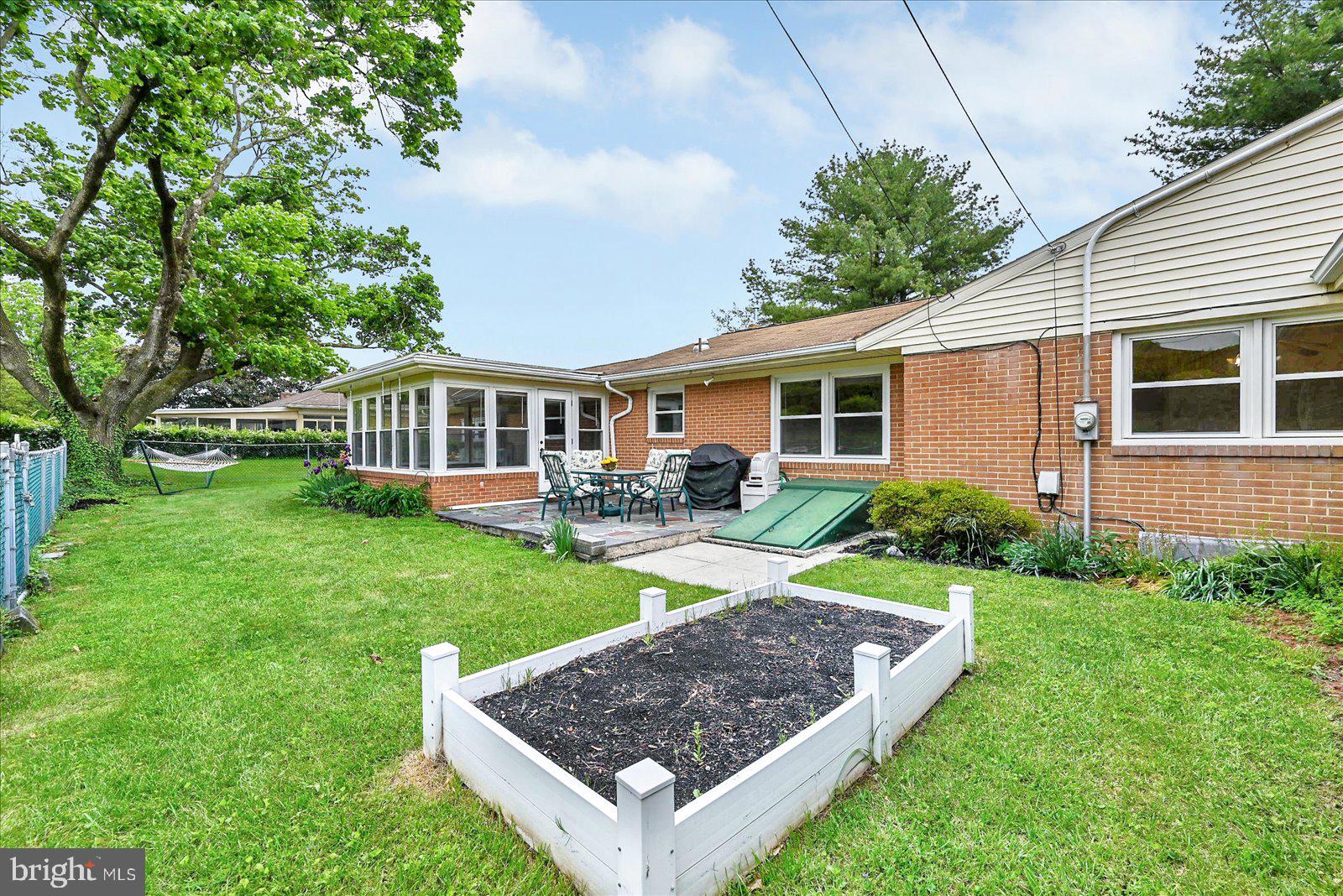 STRATHCONA HILLS - Residential