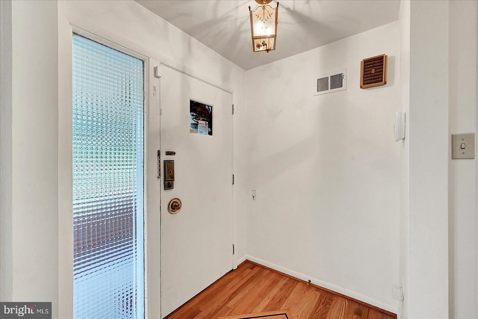 STRATHCONA HILLS - Residential