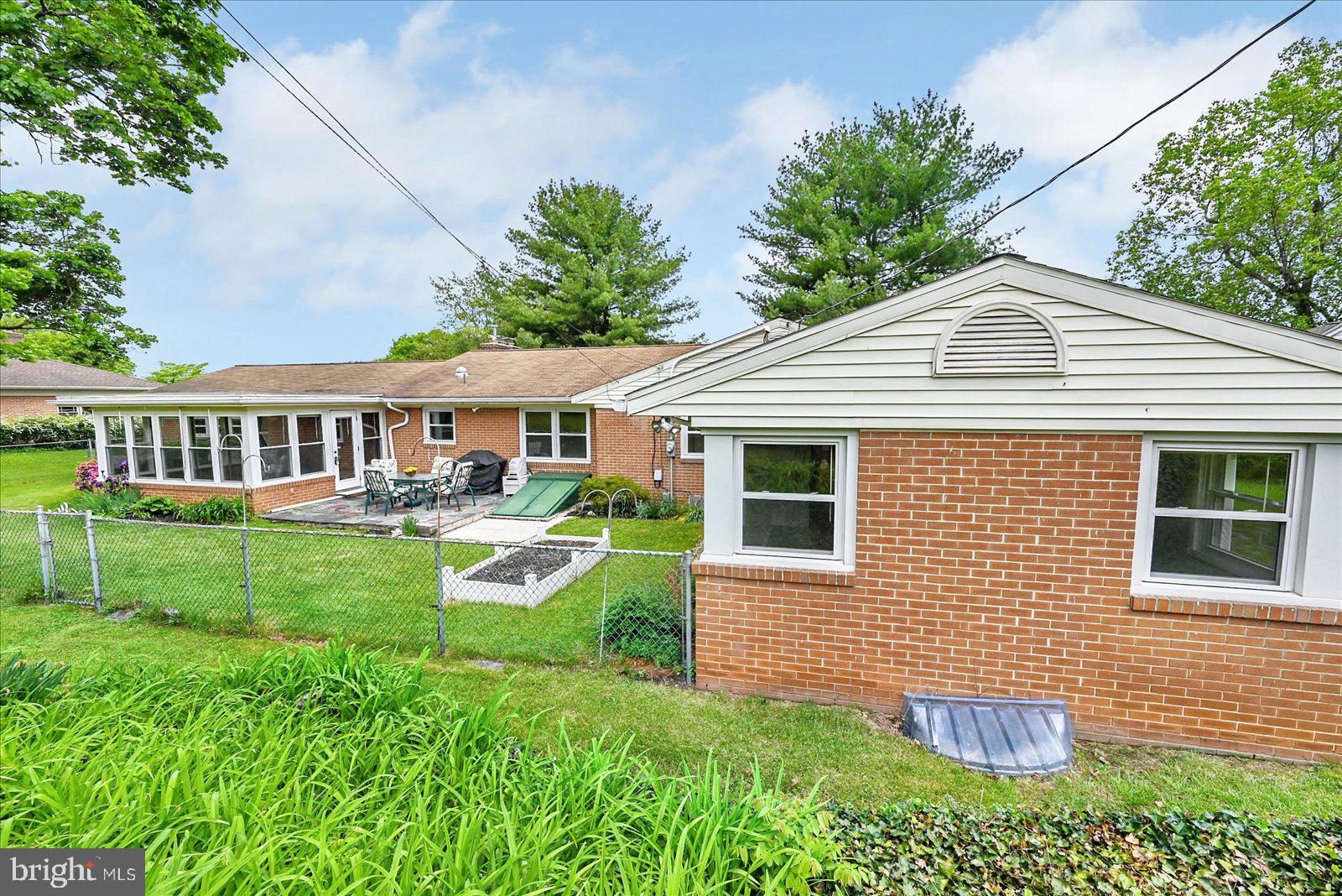 STRATHCONA HILLS - Residential