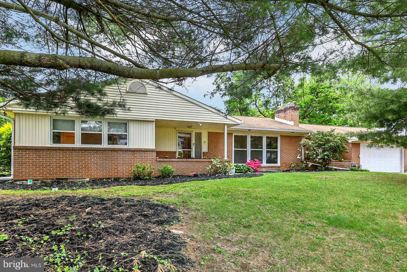 STRATHCONA HILLS - Residential