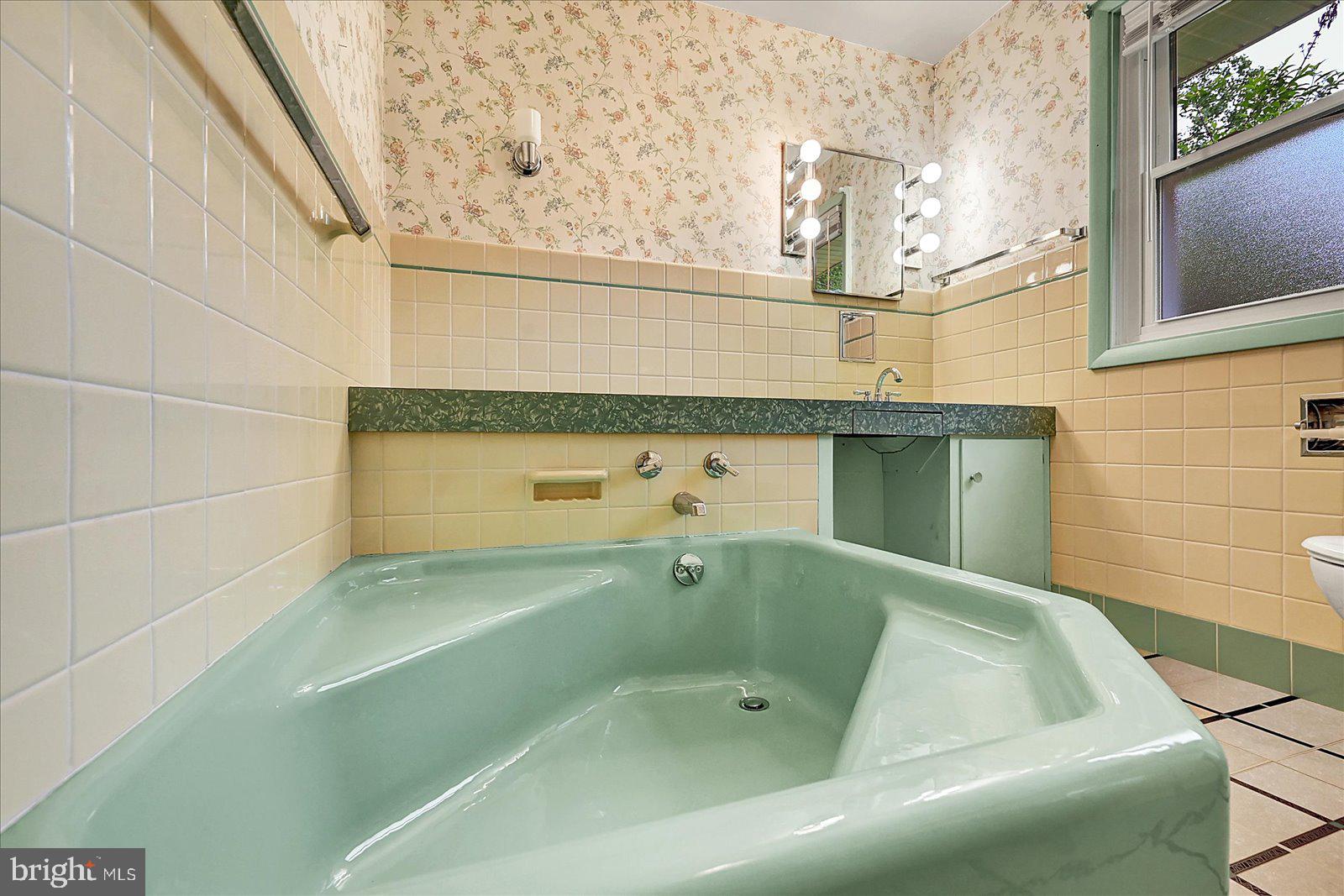 STRATHCONA HILLS - Residential