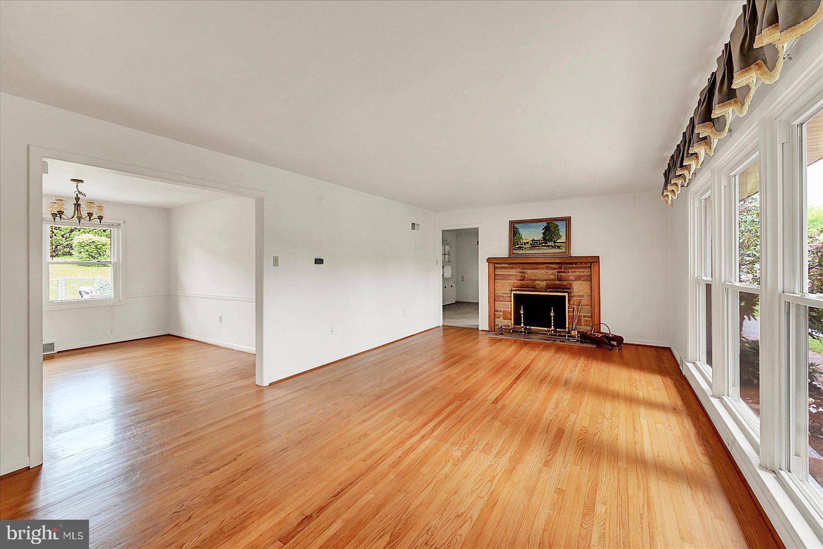 STRATHCONA HILLS - Residential