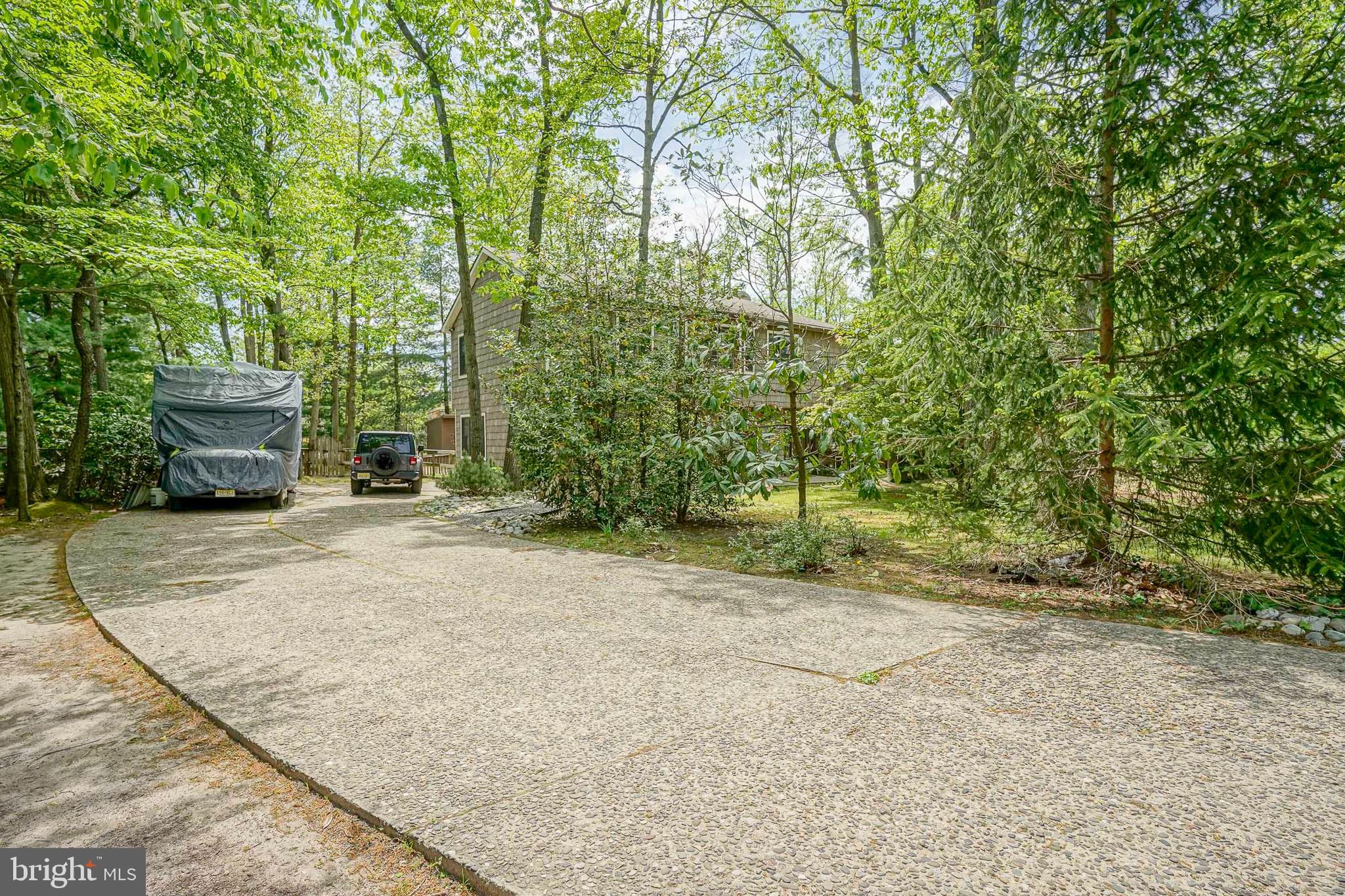 11 LIPPINCOTT AVENUE