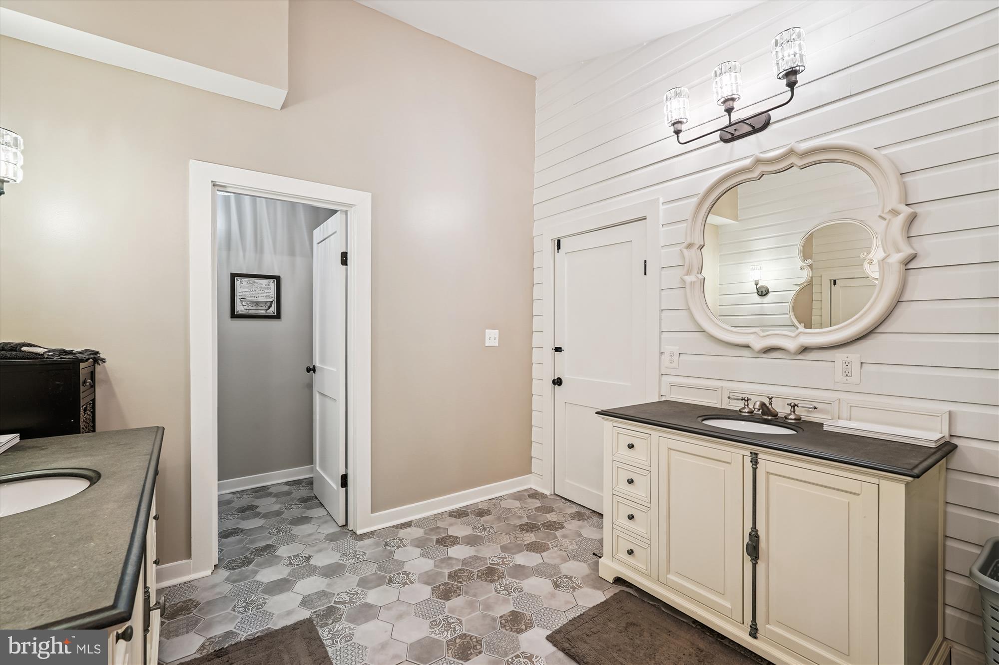 ASHBURN - Residential