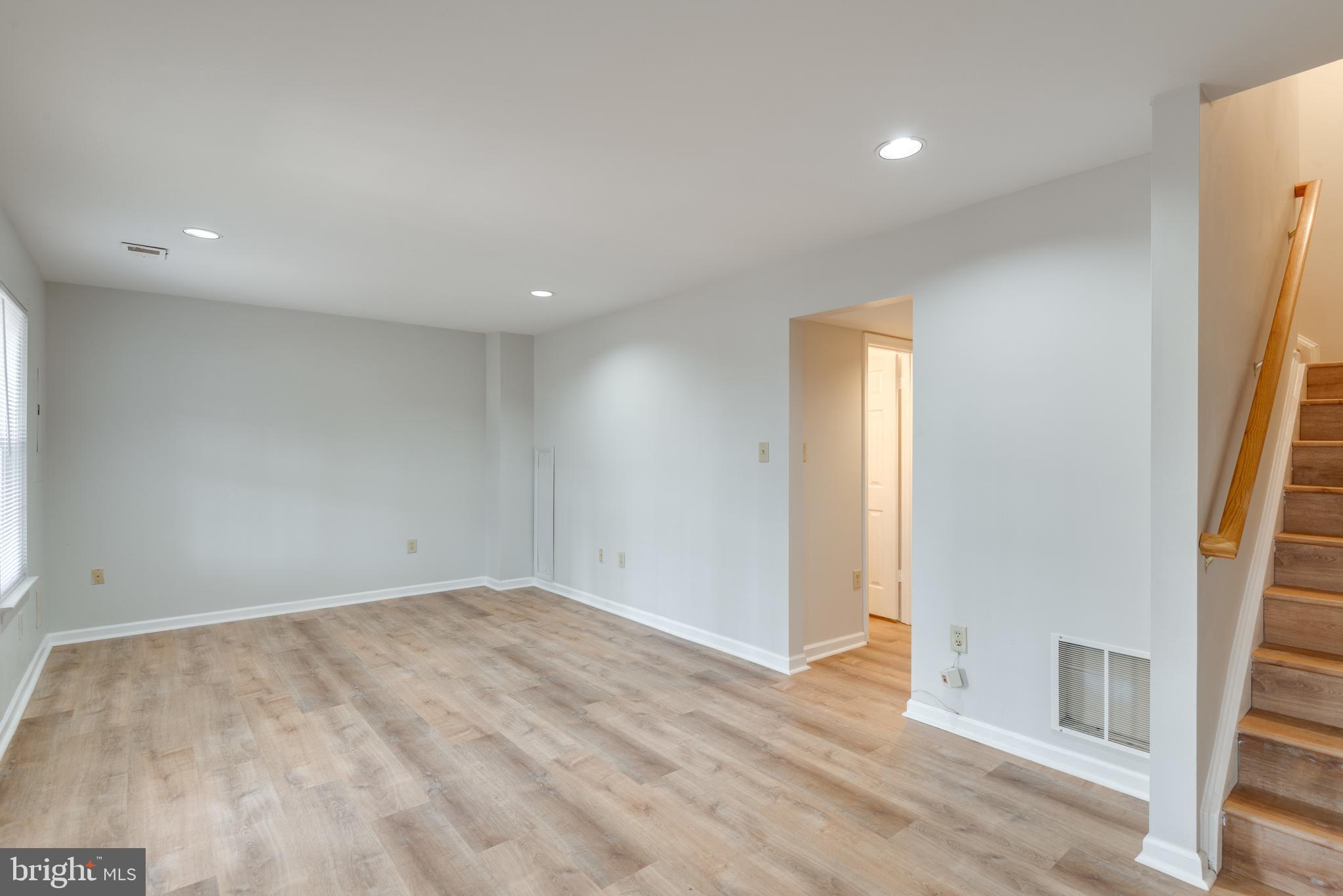 LOWES ISLAND/CASCADES - Residential Lease