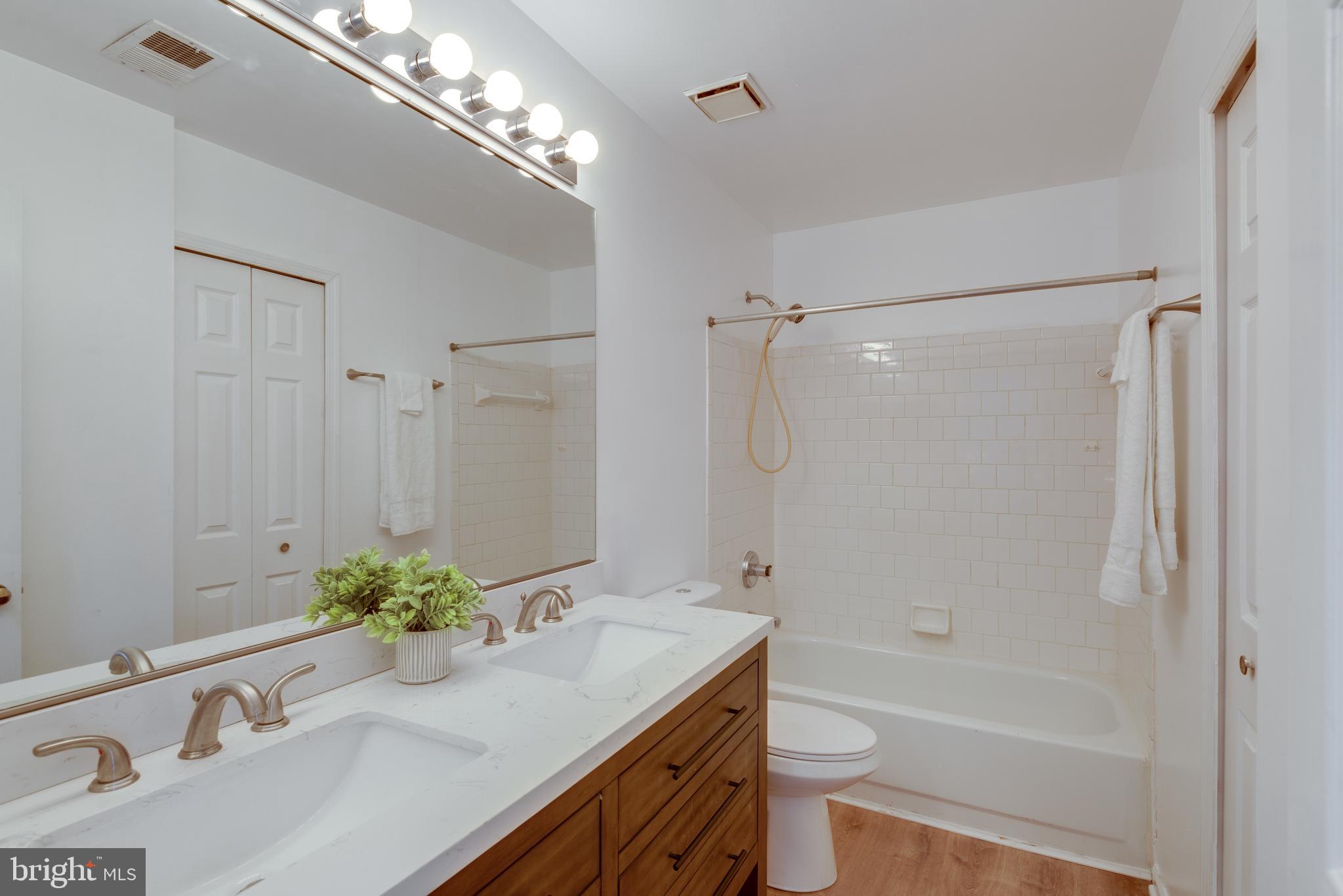 LOWES ISLAND/CASCADES - Residential Lease