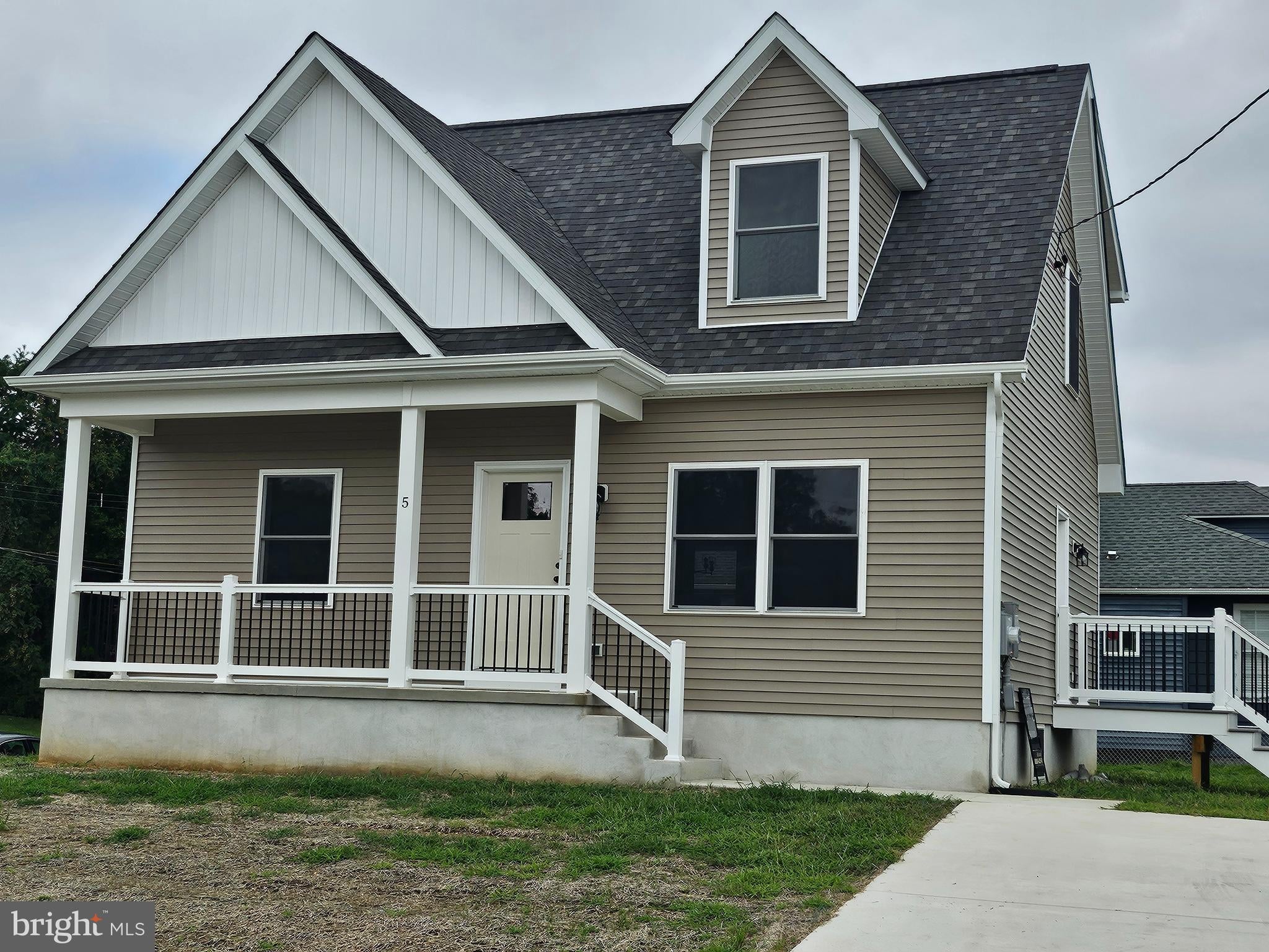 5 MYRTLE AVE