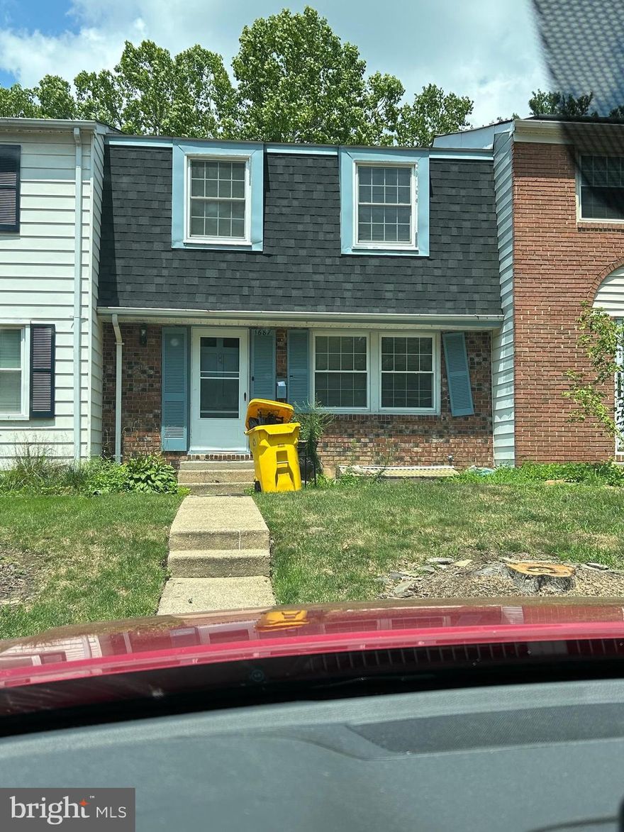 Center Town house, 3 bedrooms 2.5 baths,  some Hardwood kitchen, kitchen& half bath. Carpet in living /dining room, stairs & bedrooms. Basement tile in hall & carpet in bedroom. Basement walkout to fenced patio. Unassigned - no parking passes for 2-3 vehicles.  Lead Free certificate