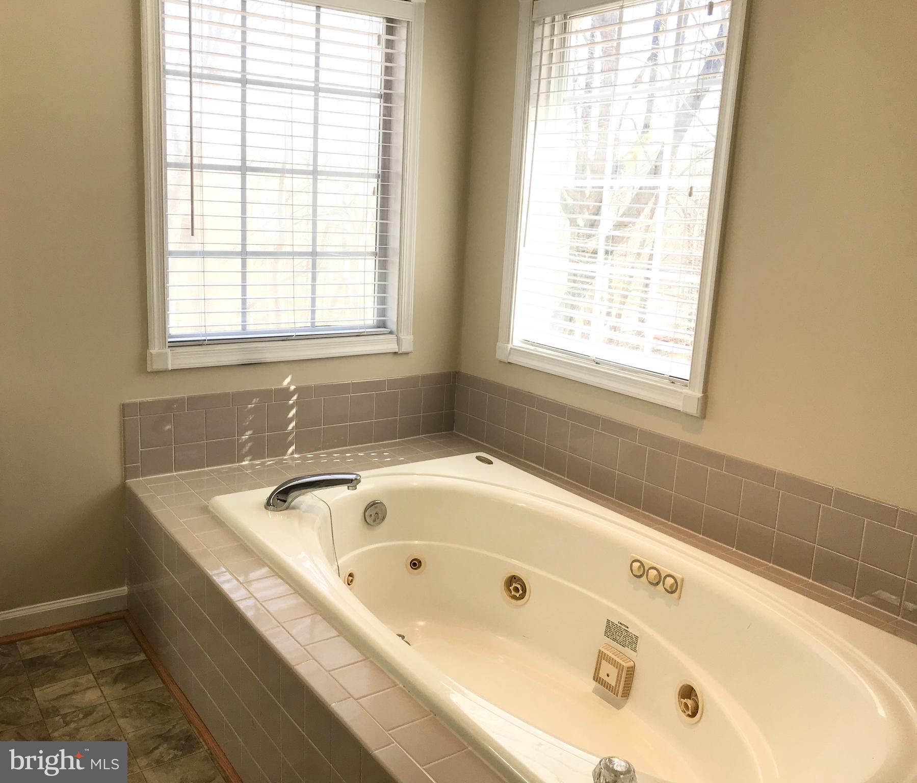 LAKE LAND OR - Residential Lease