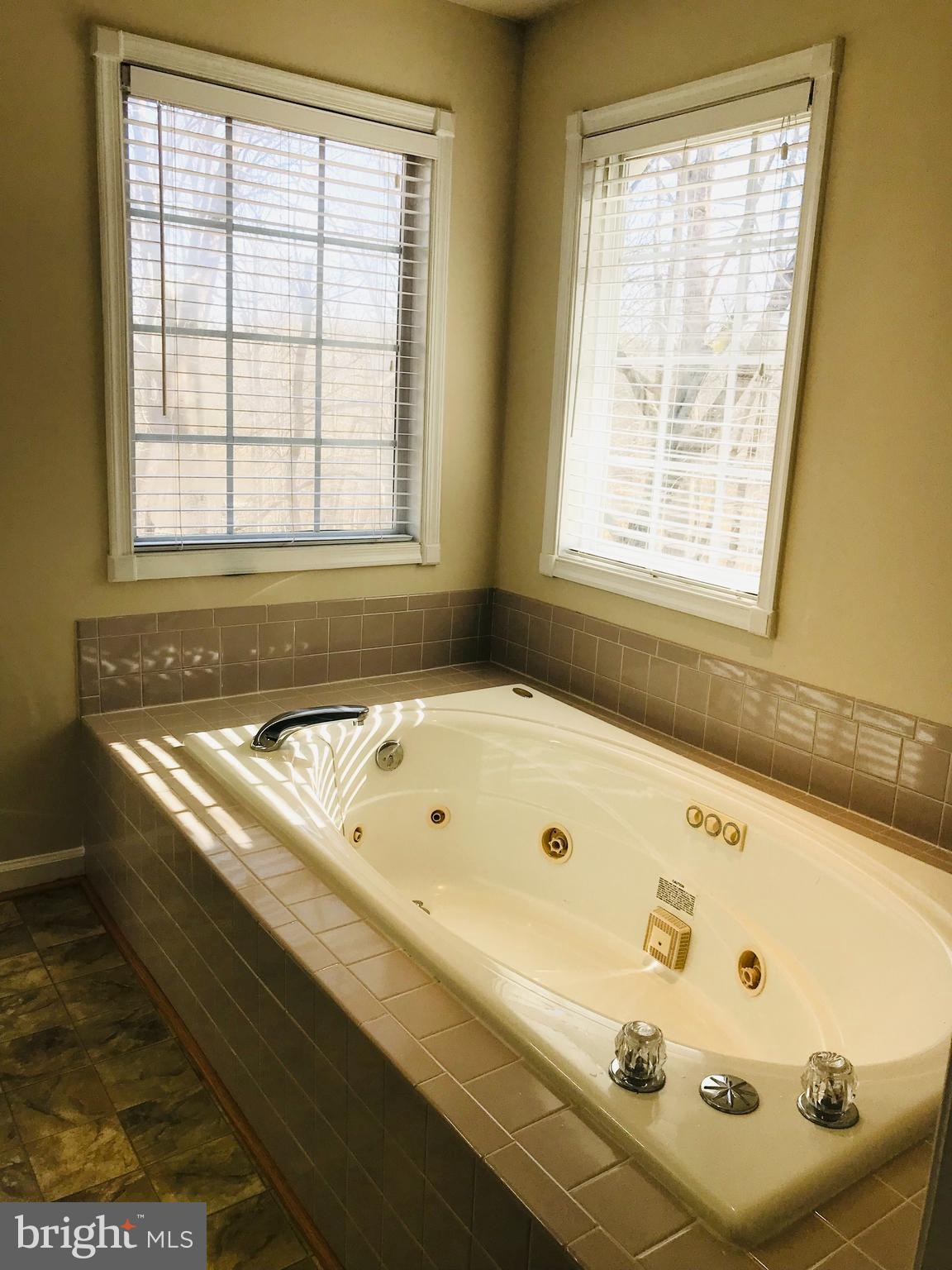 LAKE LAND OR - Residential Lease