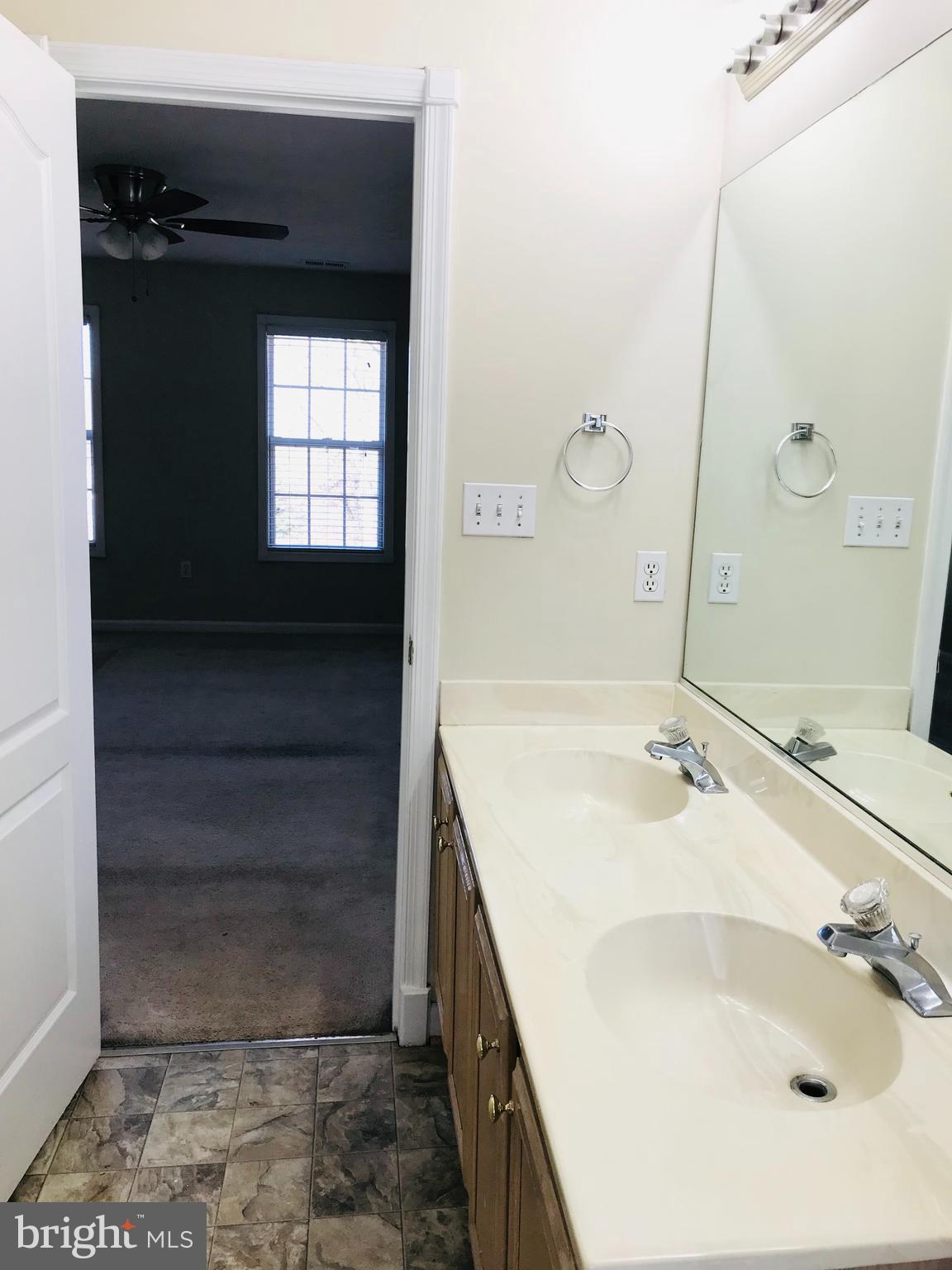 LAKE LAND OR - Residential Lease