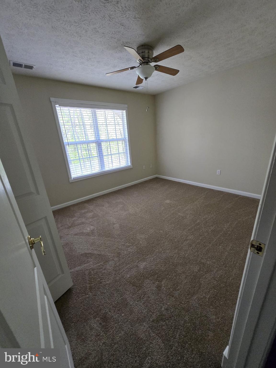 LAKE LAND OR - Residential Lease