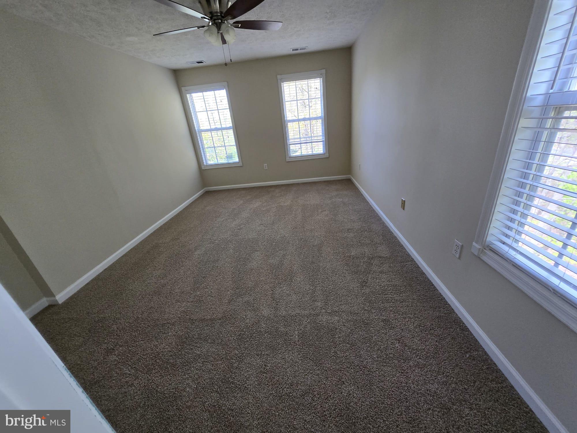 LAKE LAND OR - Residential Lease